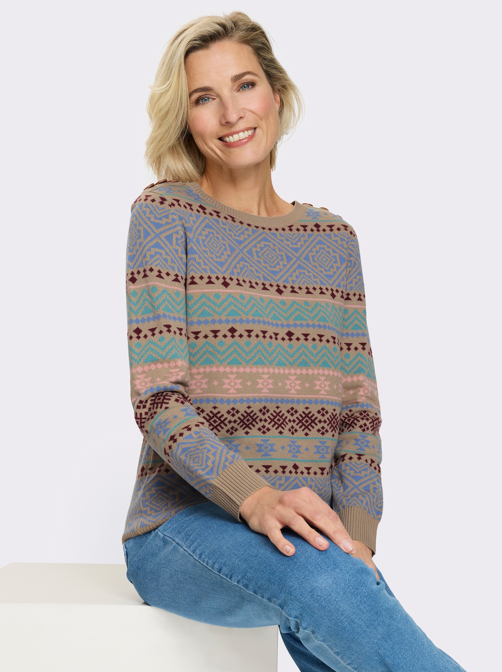 Rundhalspullover mit Zierknöpfen - sesam-bordeaux-gemustert