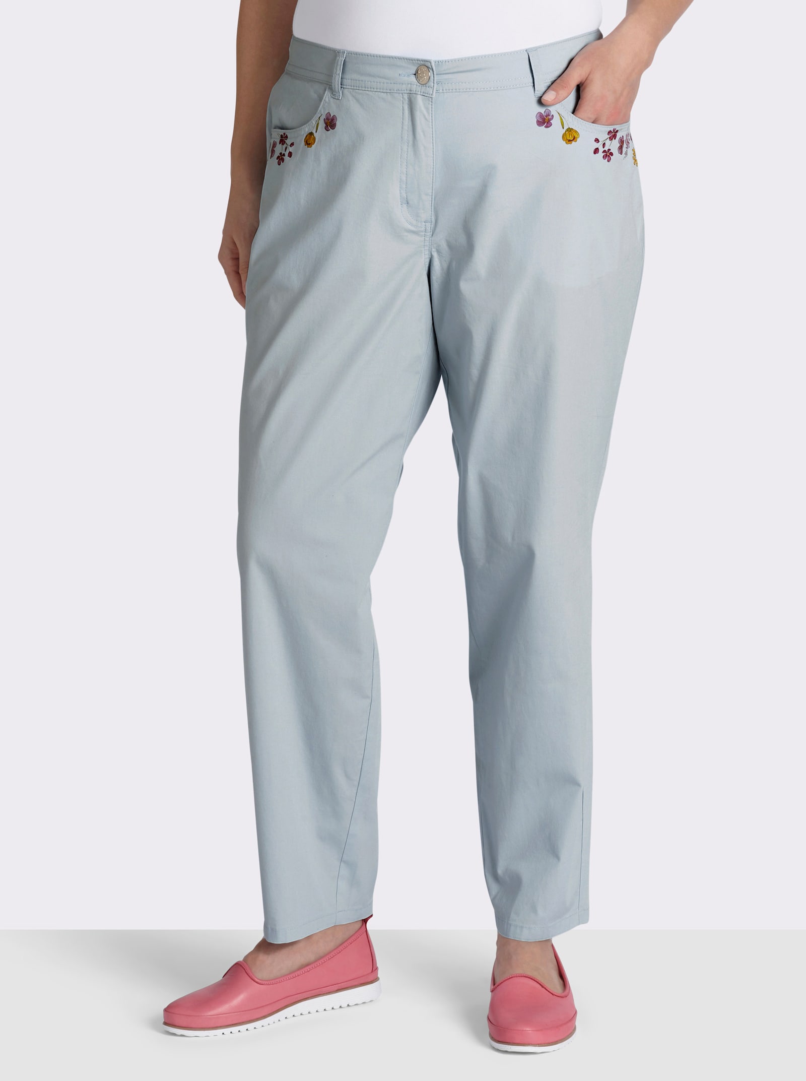 sheego Chinohose mit Blütenprints an den Taschen - eisblau-orchidee-bedruckt