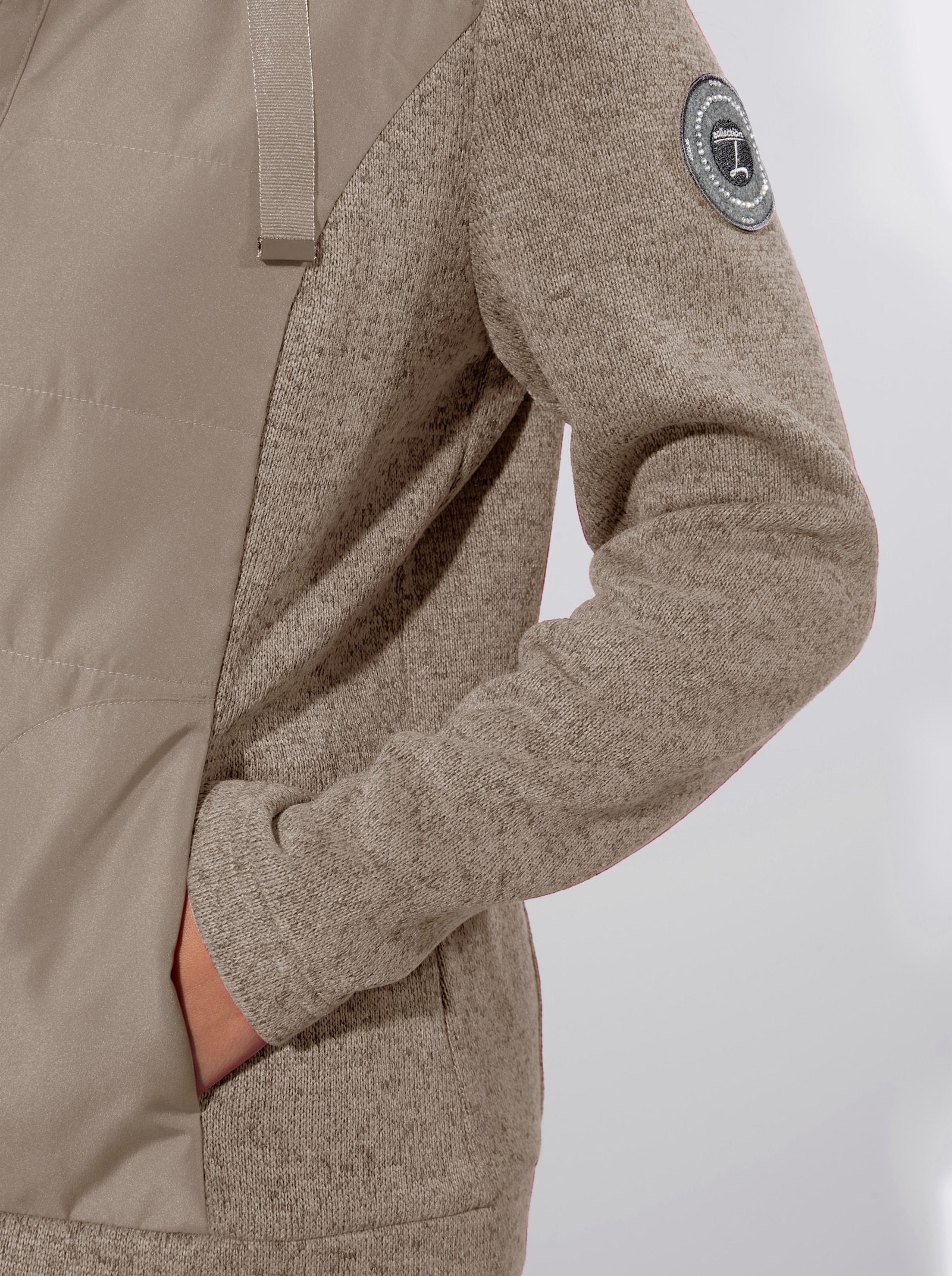 Shirtjacke mit weitenregulierbarer Kapuze - beige-meliert