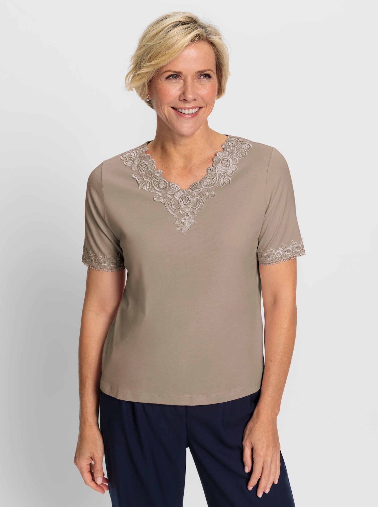 Spitzenshirt mit V-Ausschnitt - sesam