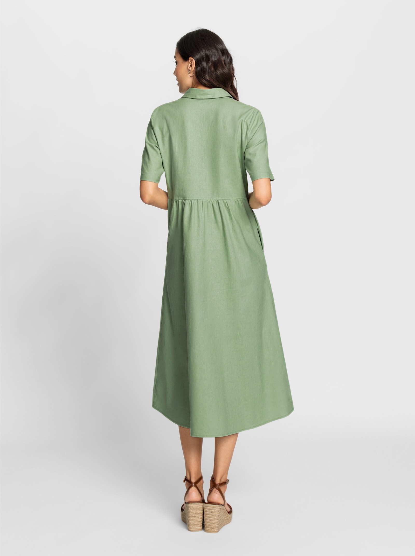 Sommerkleid mit Taillenbetonung - eucalyptus