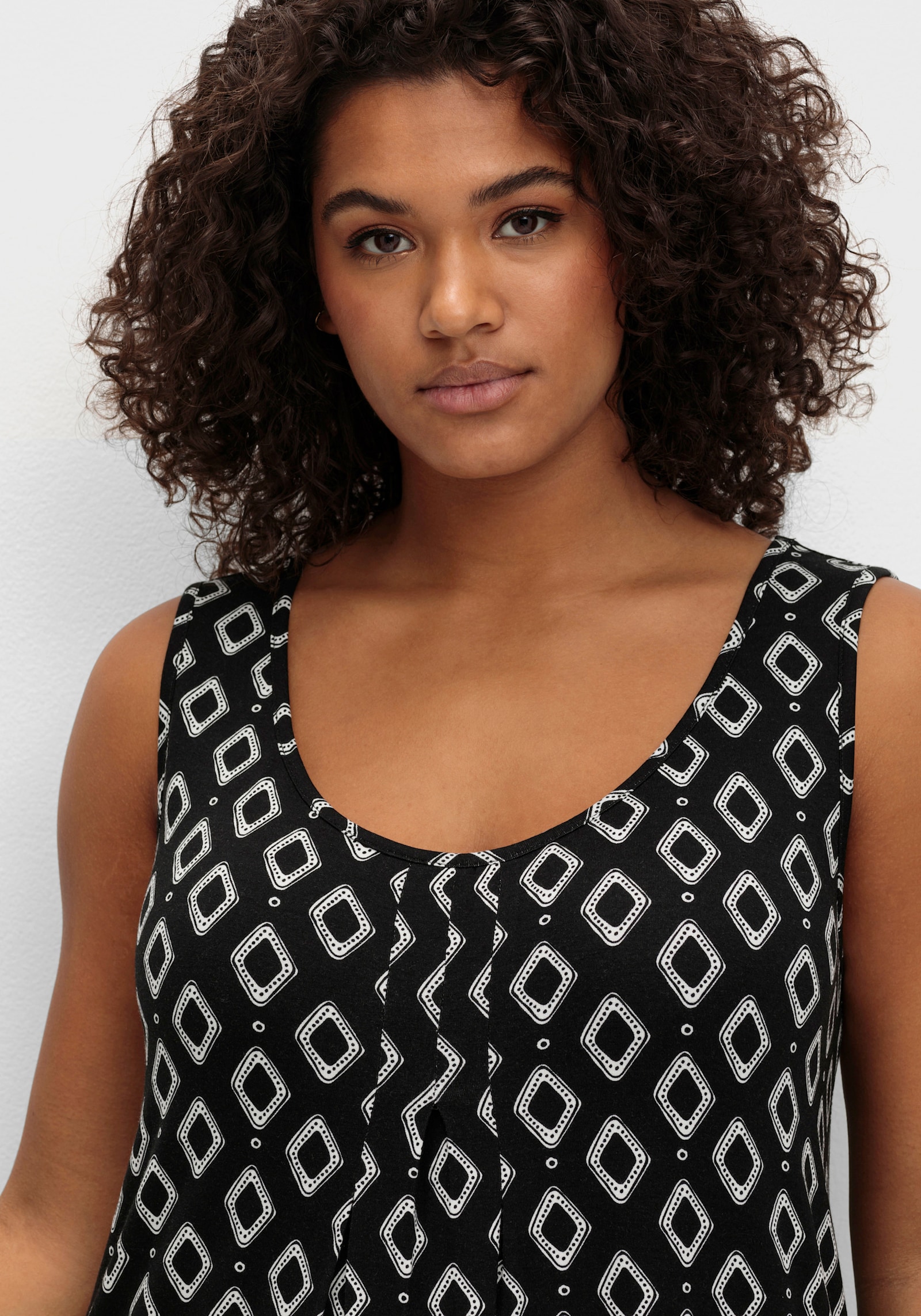 sheego Strandkleid mit Grafikprint - schwarz bedruckt