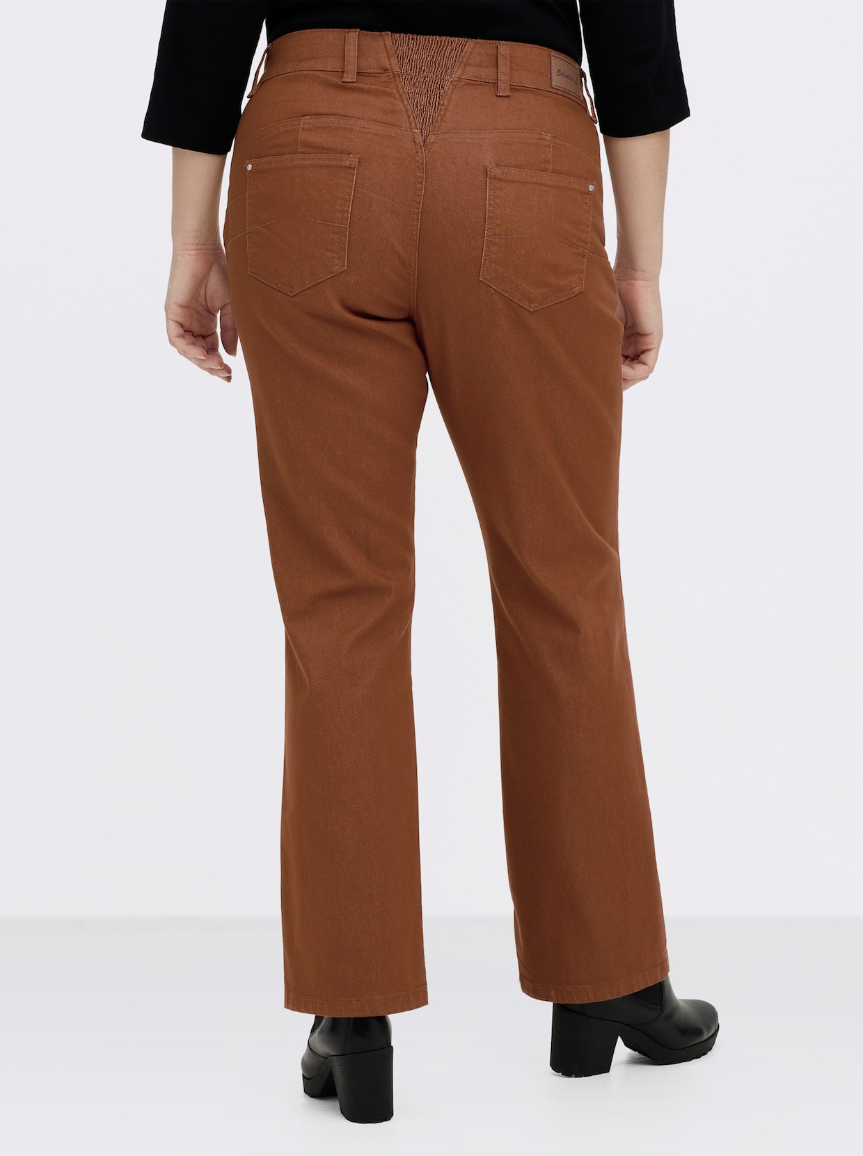 Bootcut-Jeans mit Push-up-Effekt - cognac