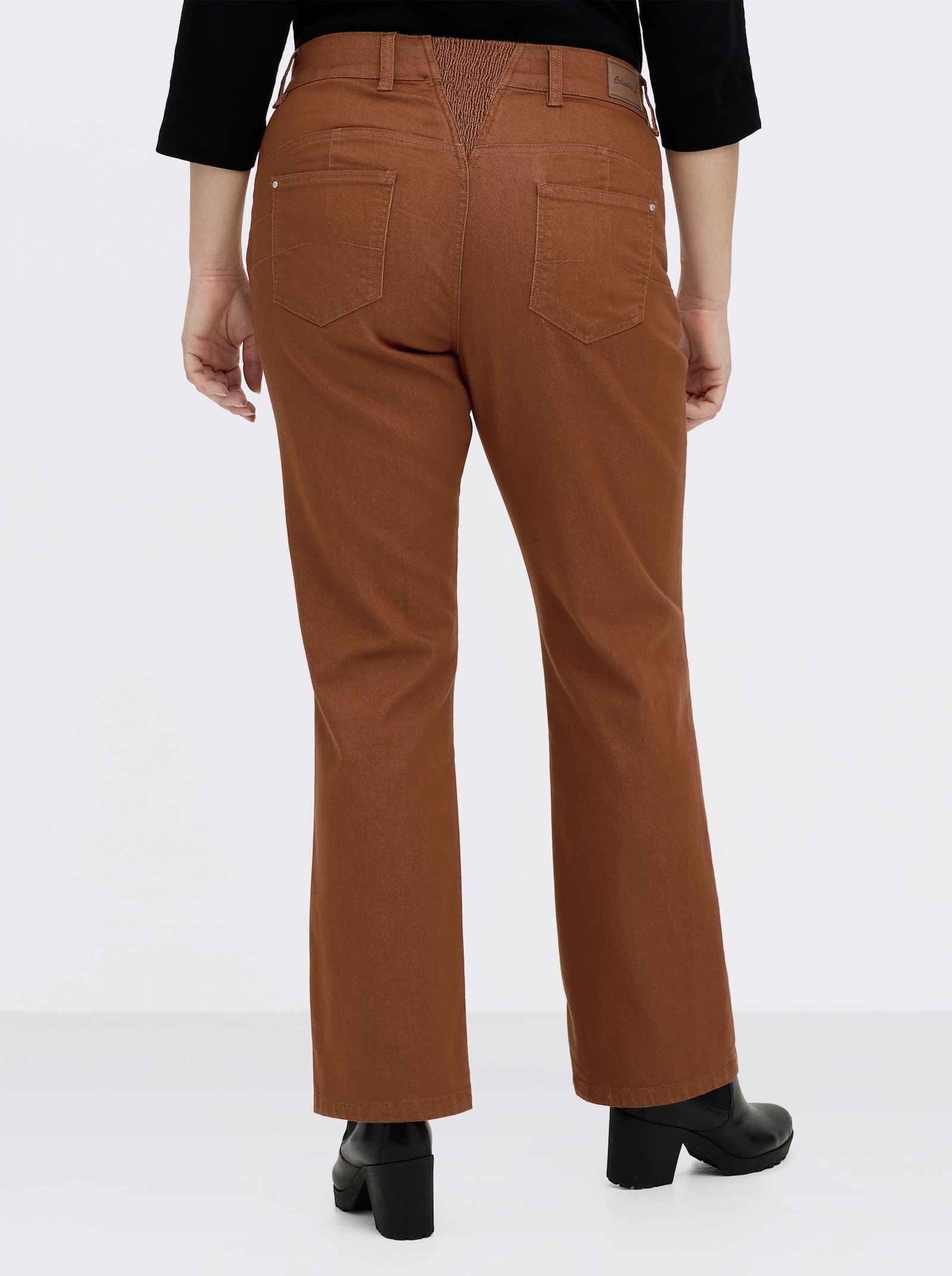 Bootcut-Jeans mit Push-up-Effekt - cognac