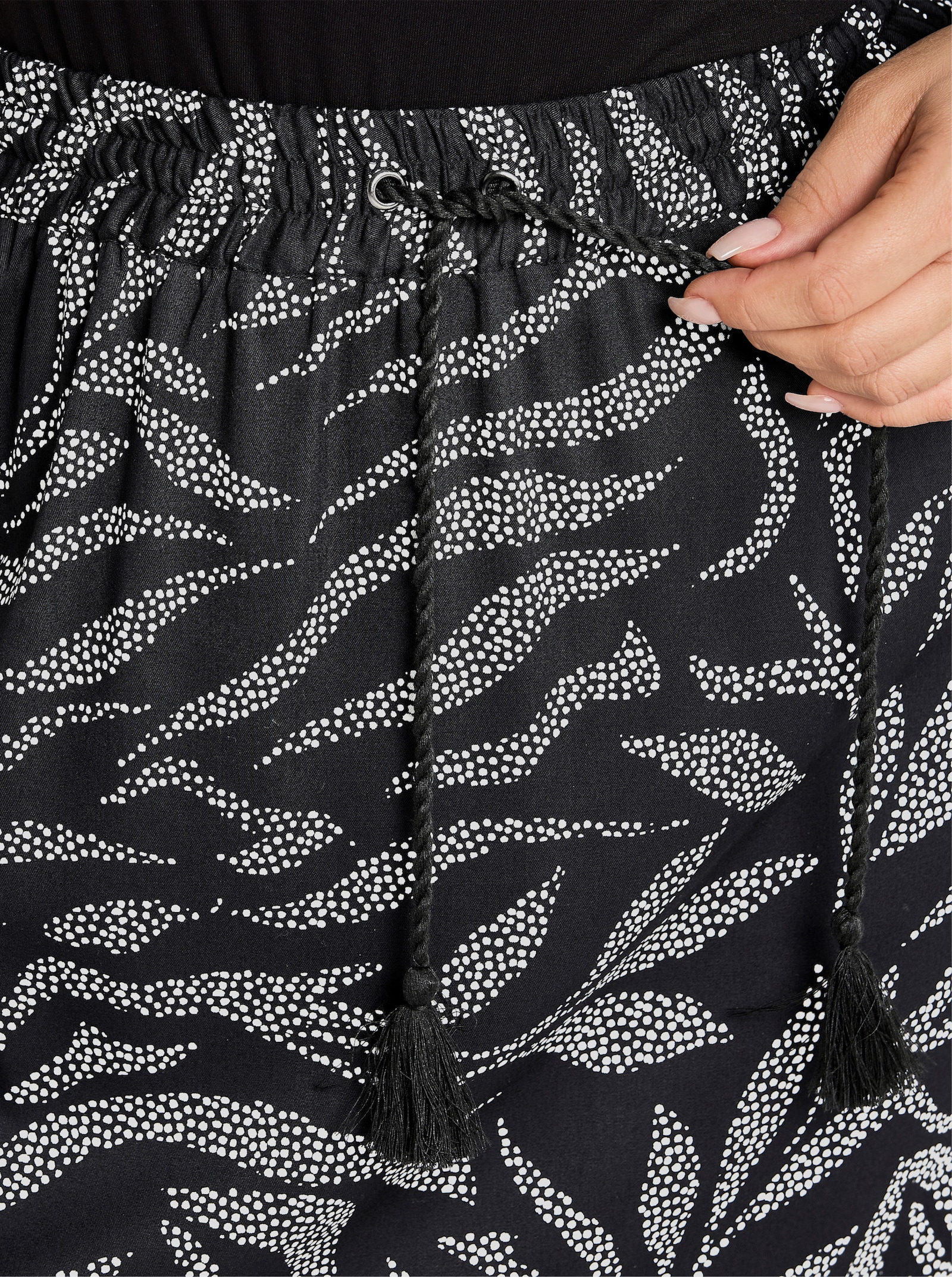 sheego Sommerrock mit Alloverprint - schwarz-ecru-bedruckt