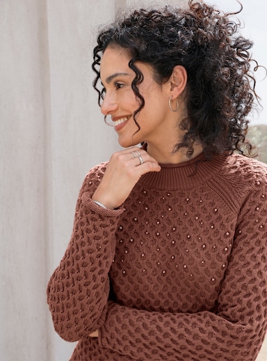 Stehkragenpullover mit Zierperlen - rotbraun