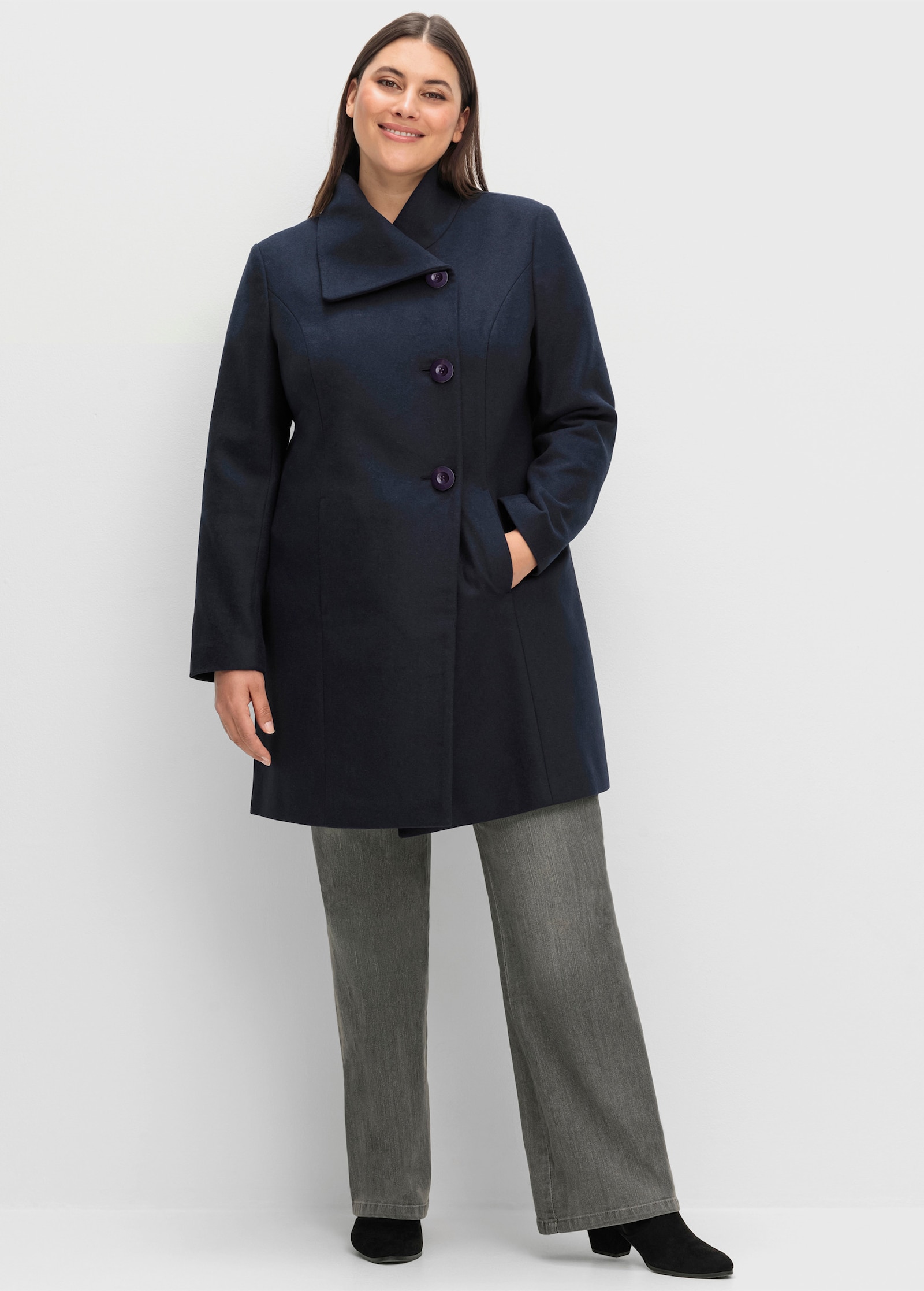 sheego Manteau court avec col asymétrique - bleu foncé