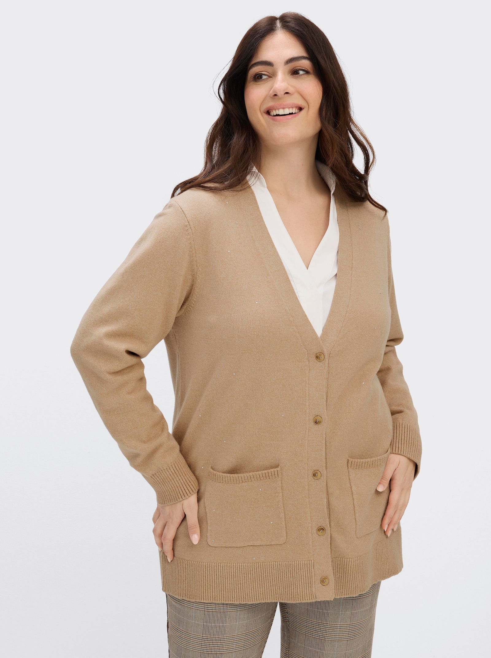 sheego Cardigan mit Ziersteinchen - camel-champagner