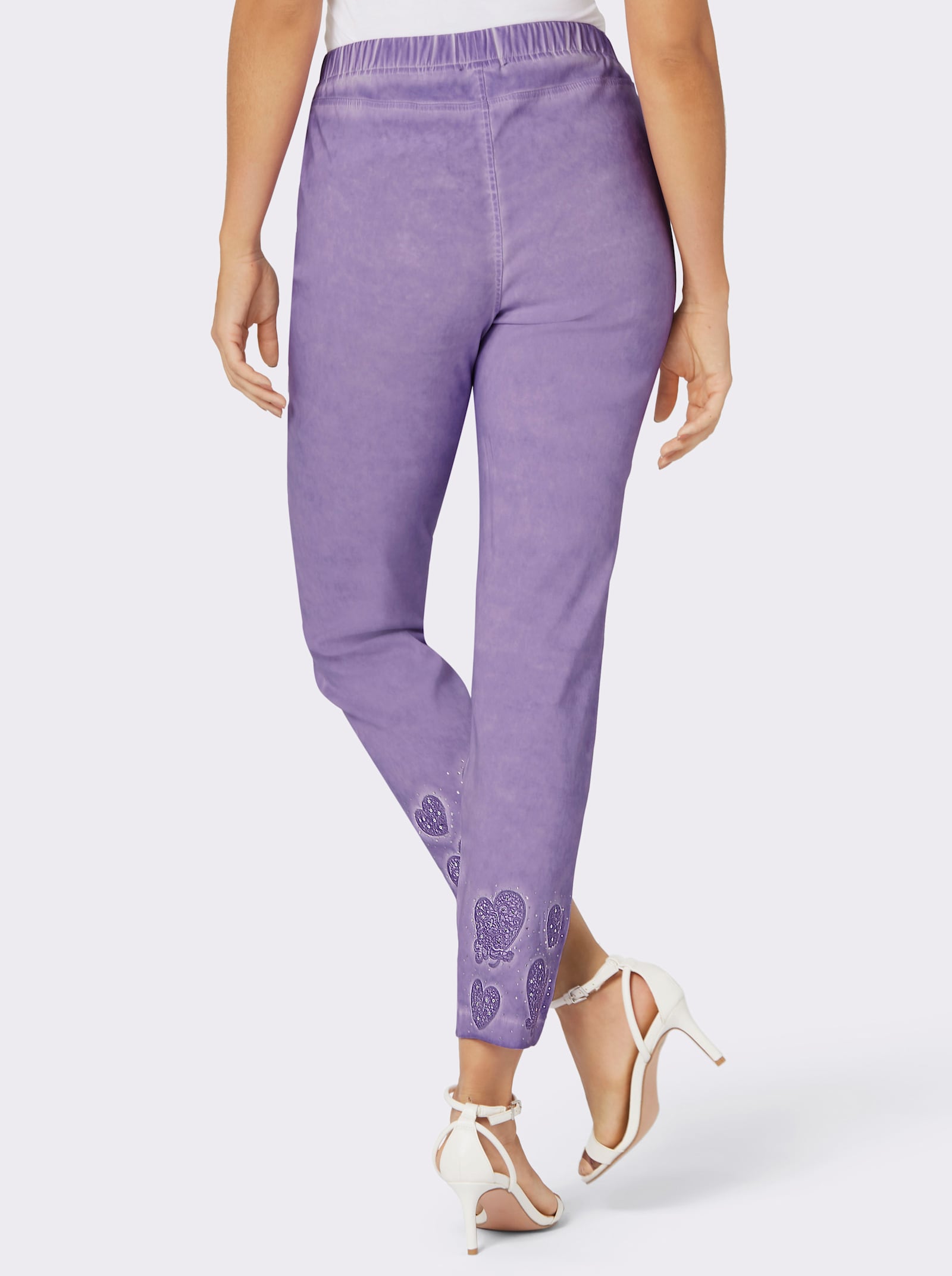Hose mit Herz-Stickerei - lavendel