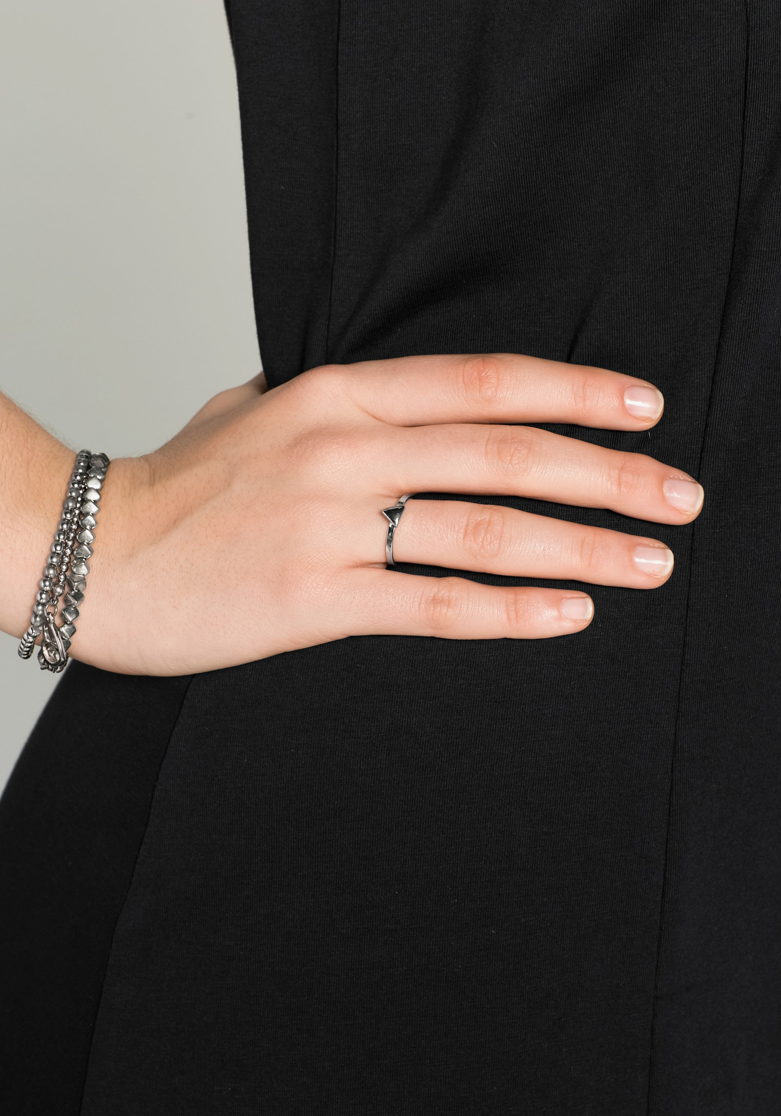 sheego A-Linien-Kleid leicht tailliert - schwarz