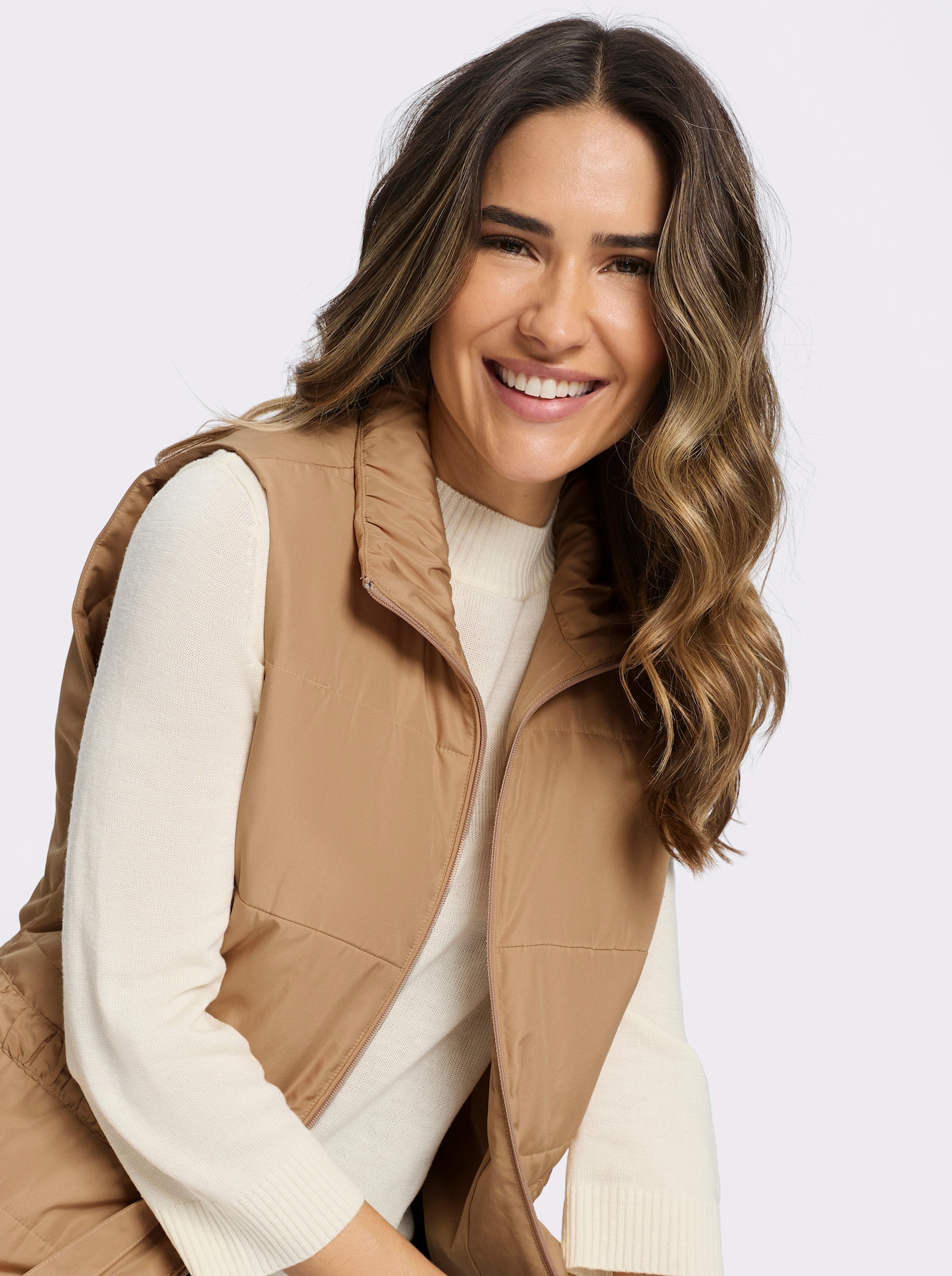 Longweste mit gerafftem Stehkragen, Stepp - camel