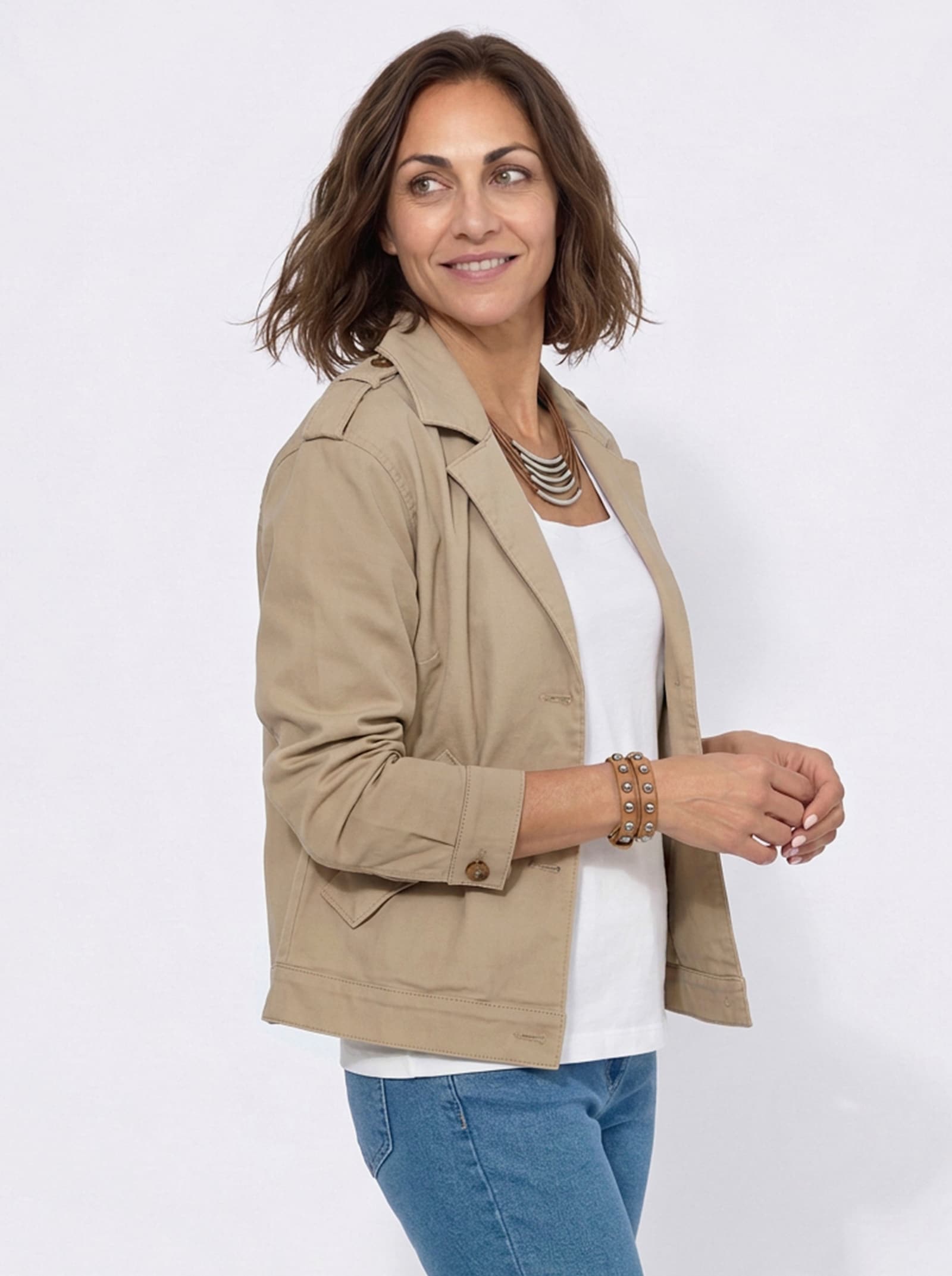 Jeansjacke mit Pattentaschen - beige