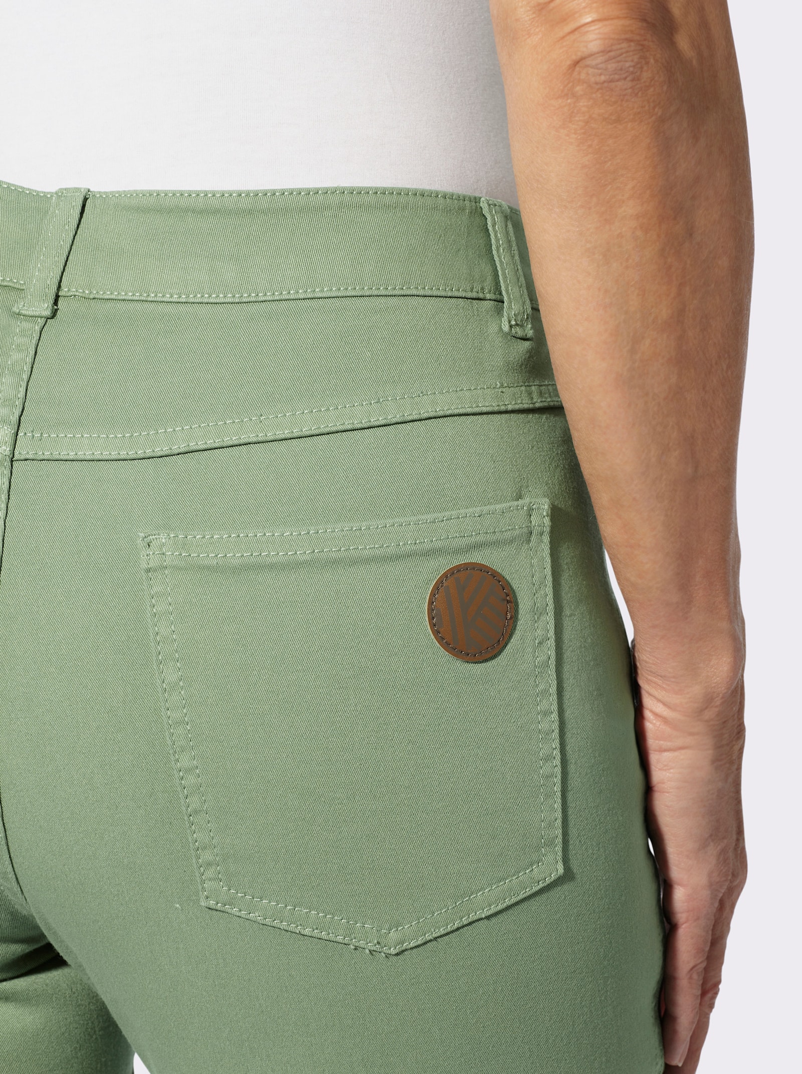 Röhrenjeans in Twill-Qualität - eucalyptus