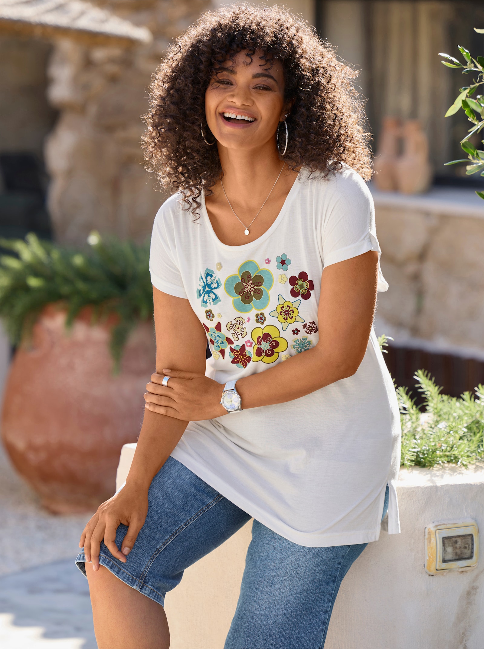 sheego Print-Shirt mit platzierten Blüten - ecru-ozean-bedruckt