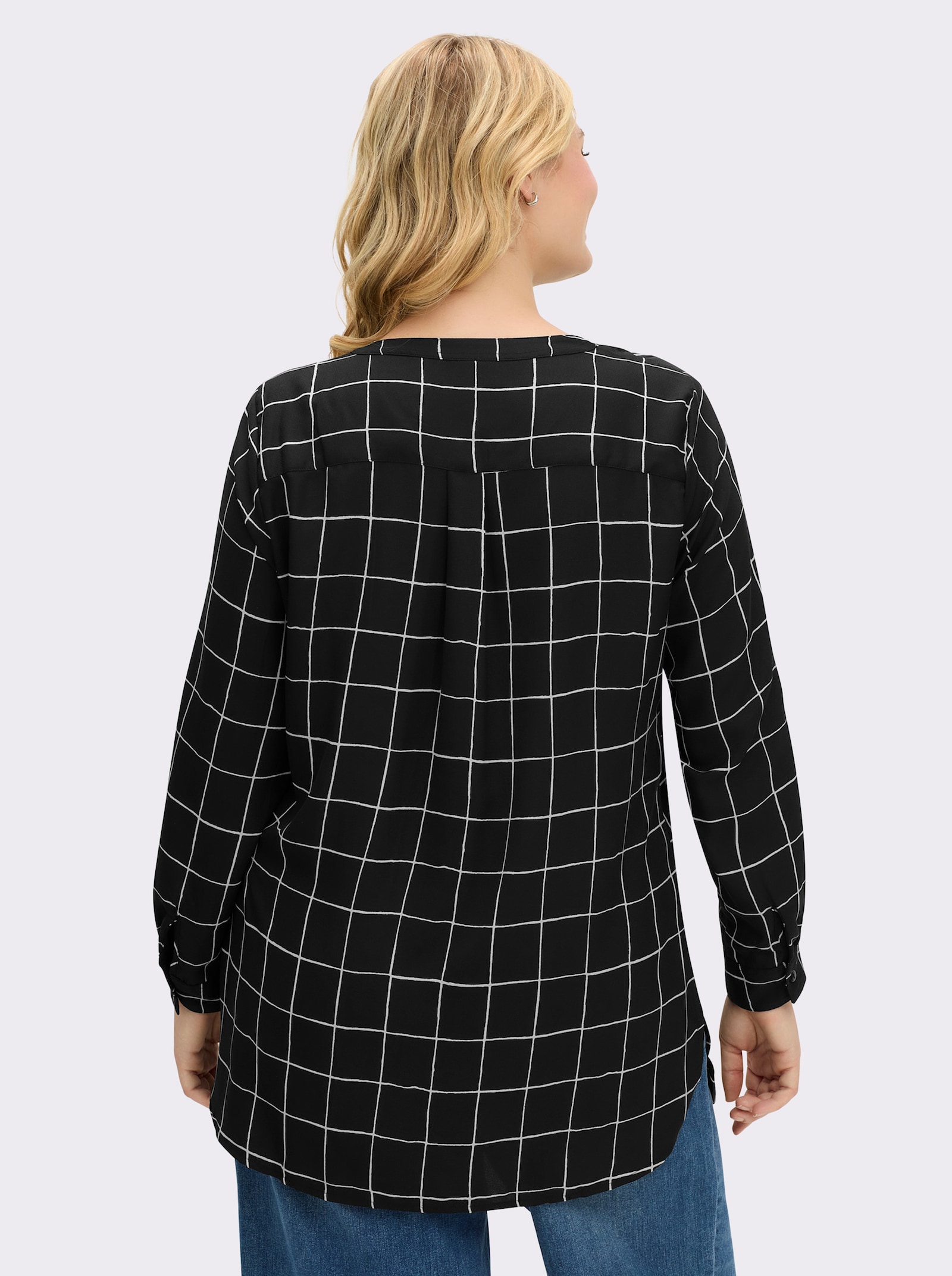 Langarm-Bluse in Longform - schwarz-weiß-kariert