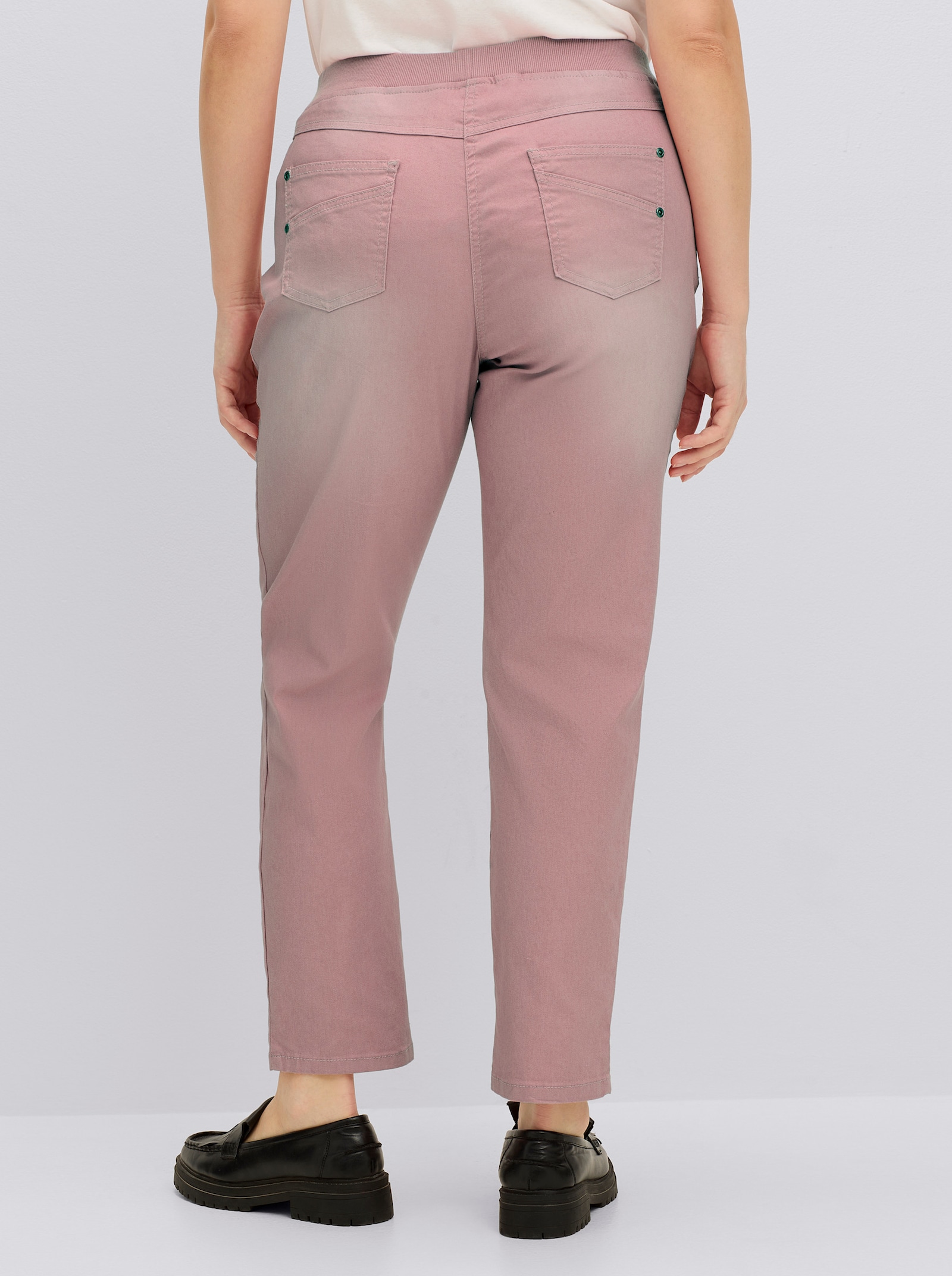 Schlupfjeans mit geripptem Strick-Dehnbund - rosé
