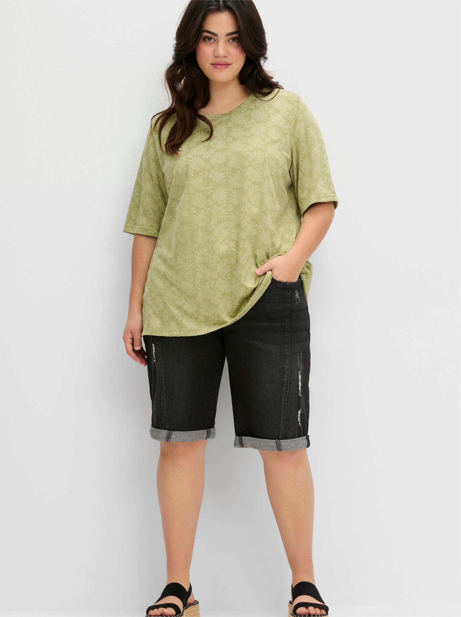 sheego Rundhalsshirt mit tonigem Jacquardmuster - schilf