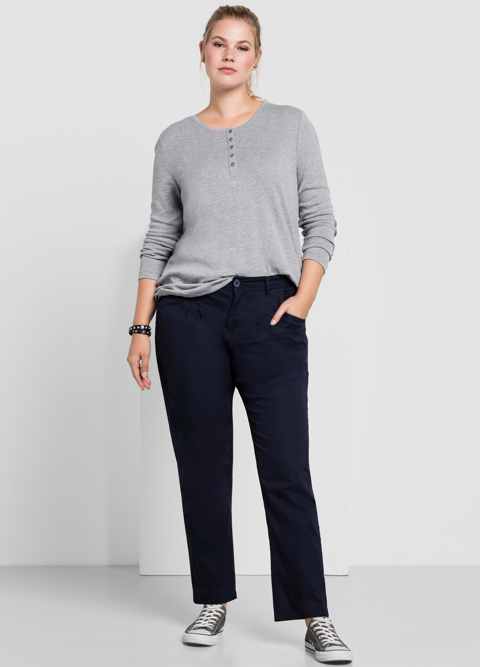 sheego Chinohose mit Bundfalten - marine