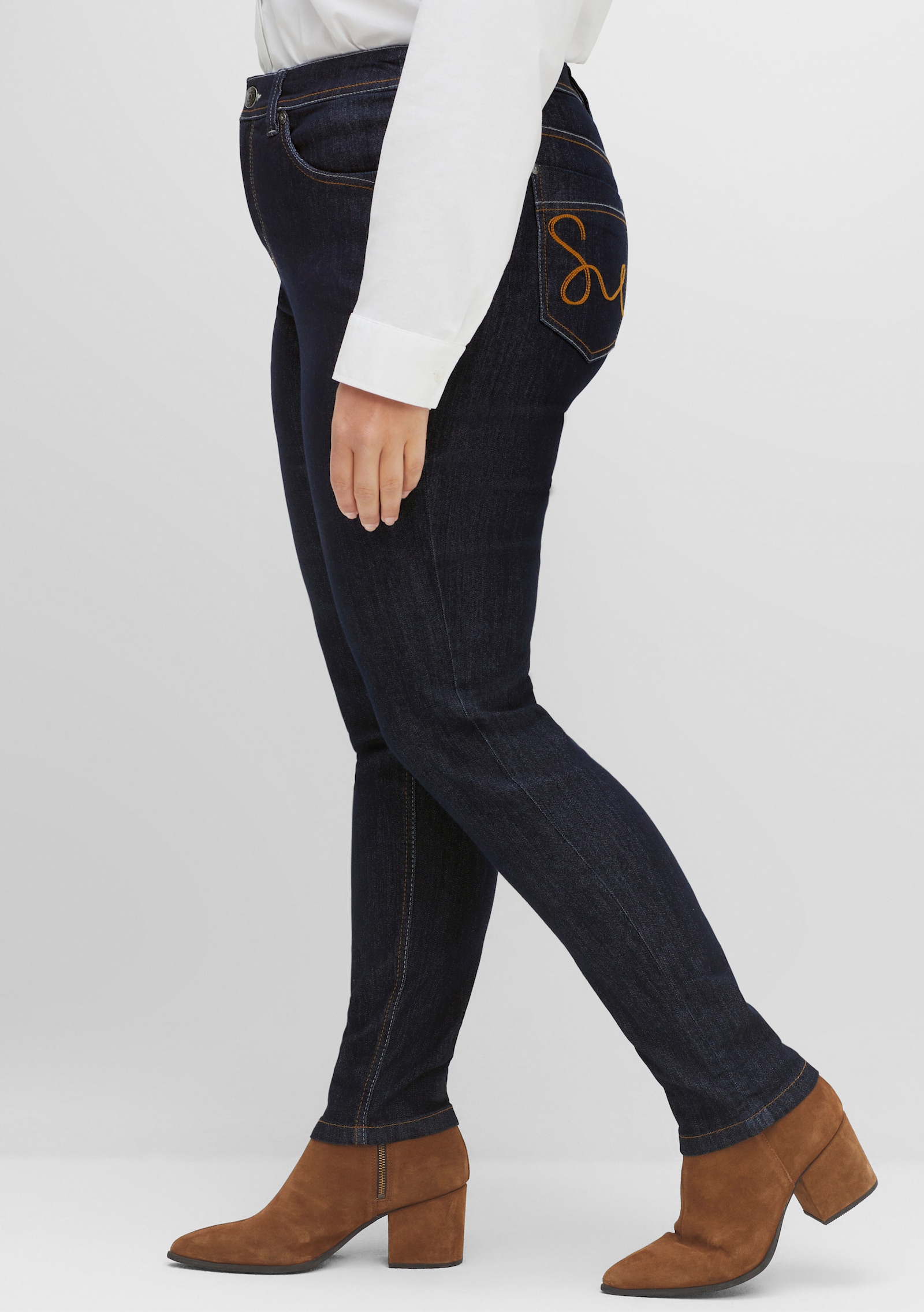 sheego Jeans mit Kontrastnähten - blue black denim