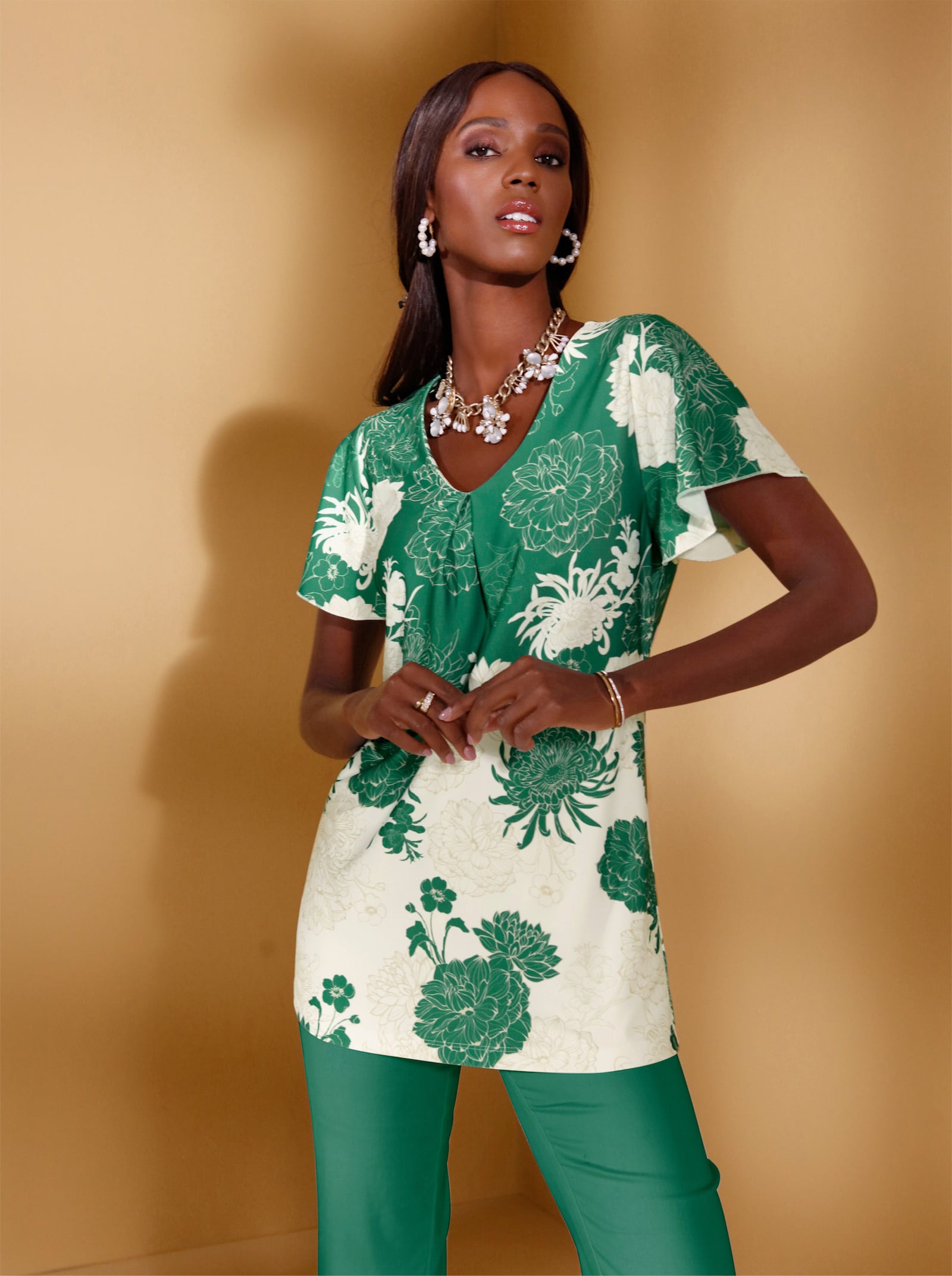 Longshirt in A-Linie, mit Flügelärmeln - grün-ecru-bedruckt