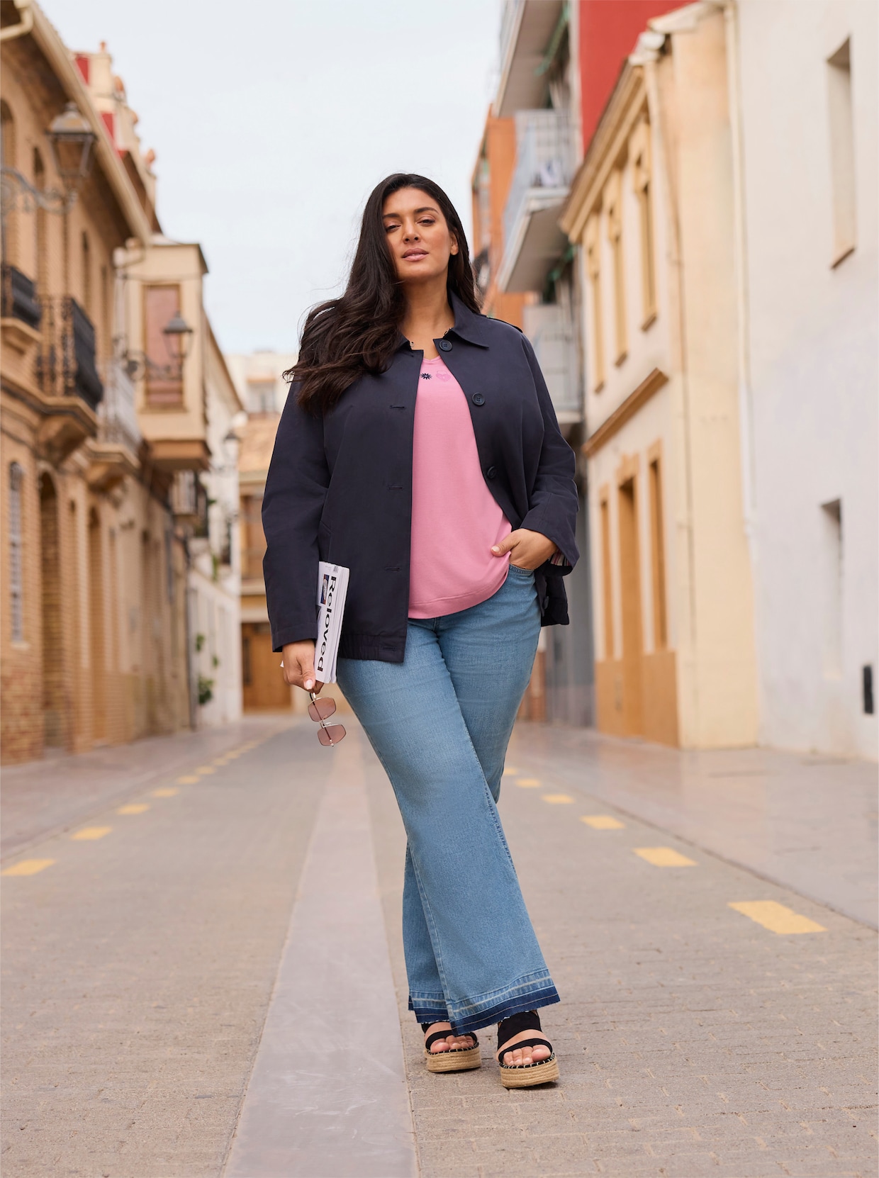 sheego V-Shirt in A-Linie, mit Glitzerdruck - altrosa-bedruckt