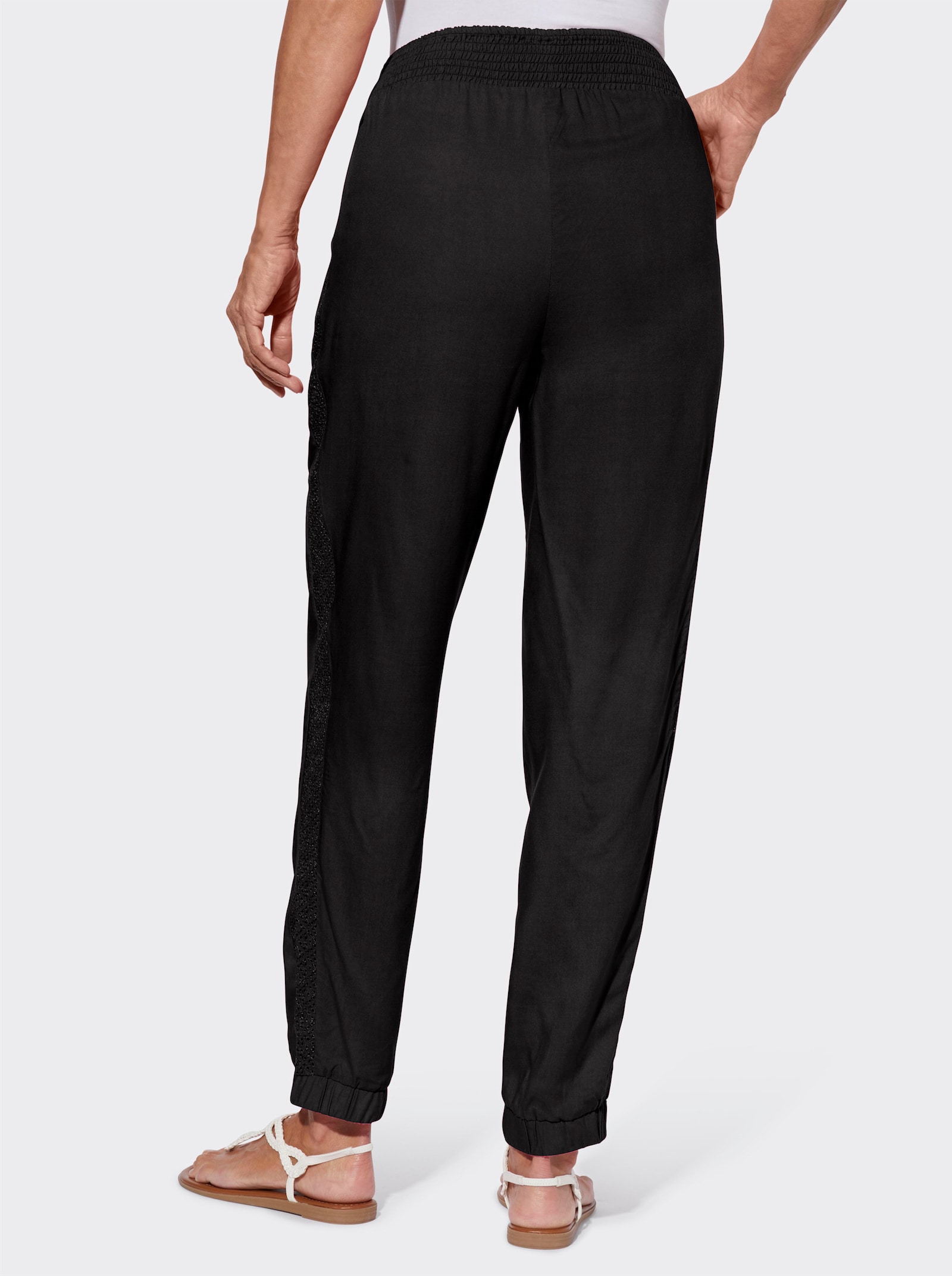 Schlupfhose mit Spitzen-Details - schwarz