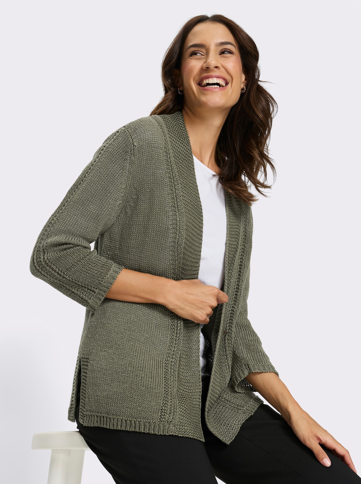 Strickjacke in pflegeleichtem Bändchengarn - khaki