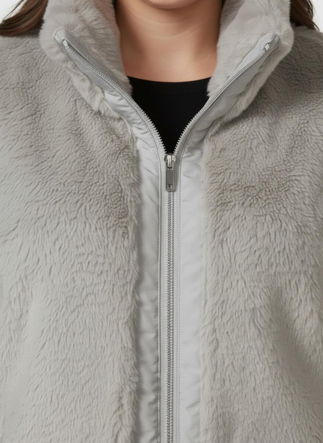 Fellimitatweste in kürzerer Form - hellgrau