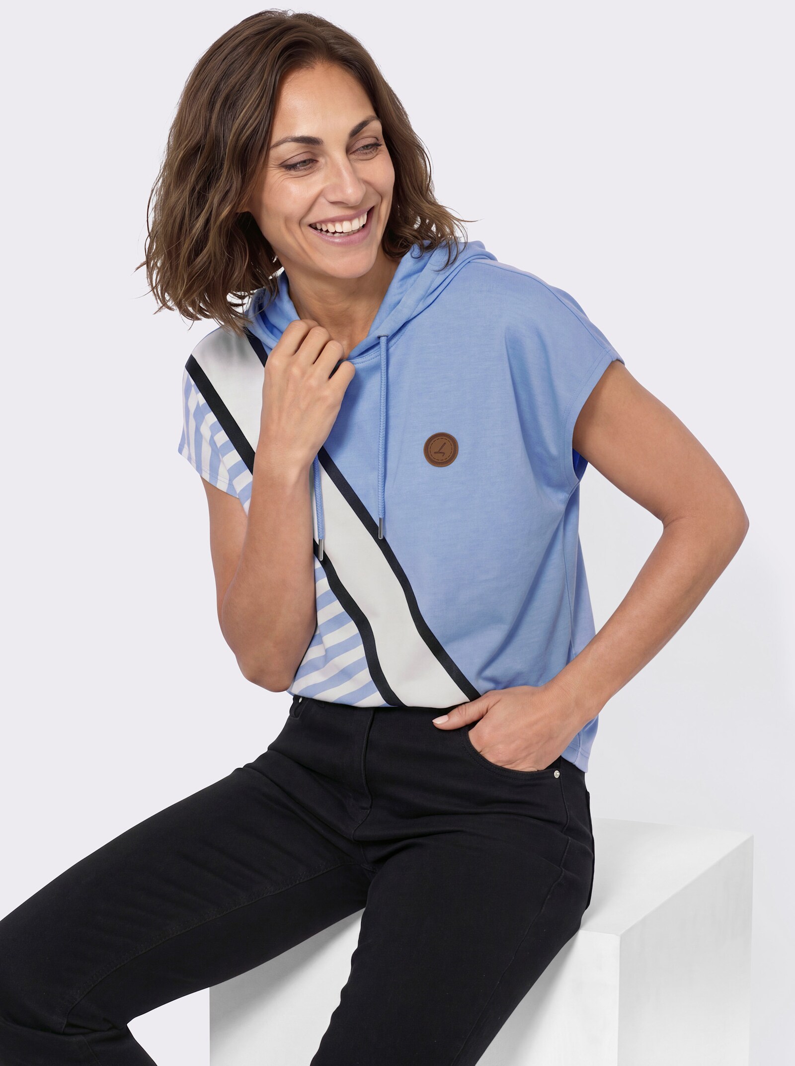 Kapuzenshirt mit Druckmuster vorne - himmelblau-ecru-bedruckt
