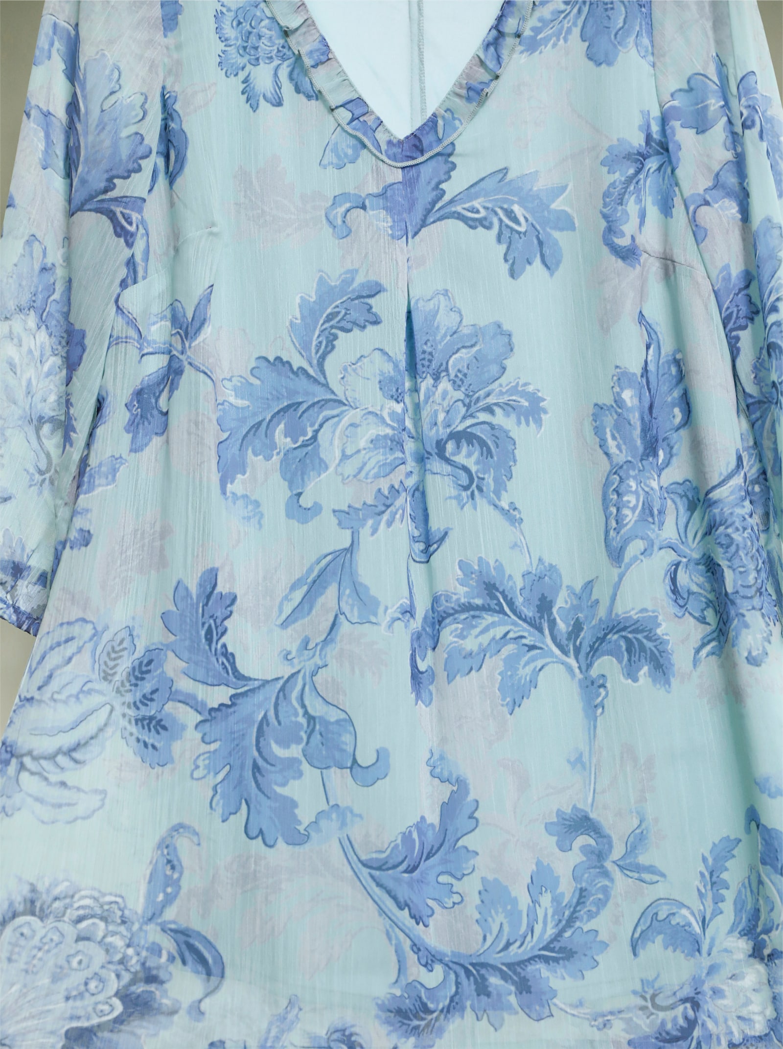 Tunika mit Volant am V-Ausschnitt - kalkmint-rauchblau-bedruckt