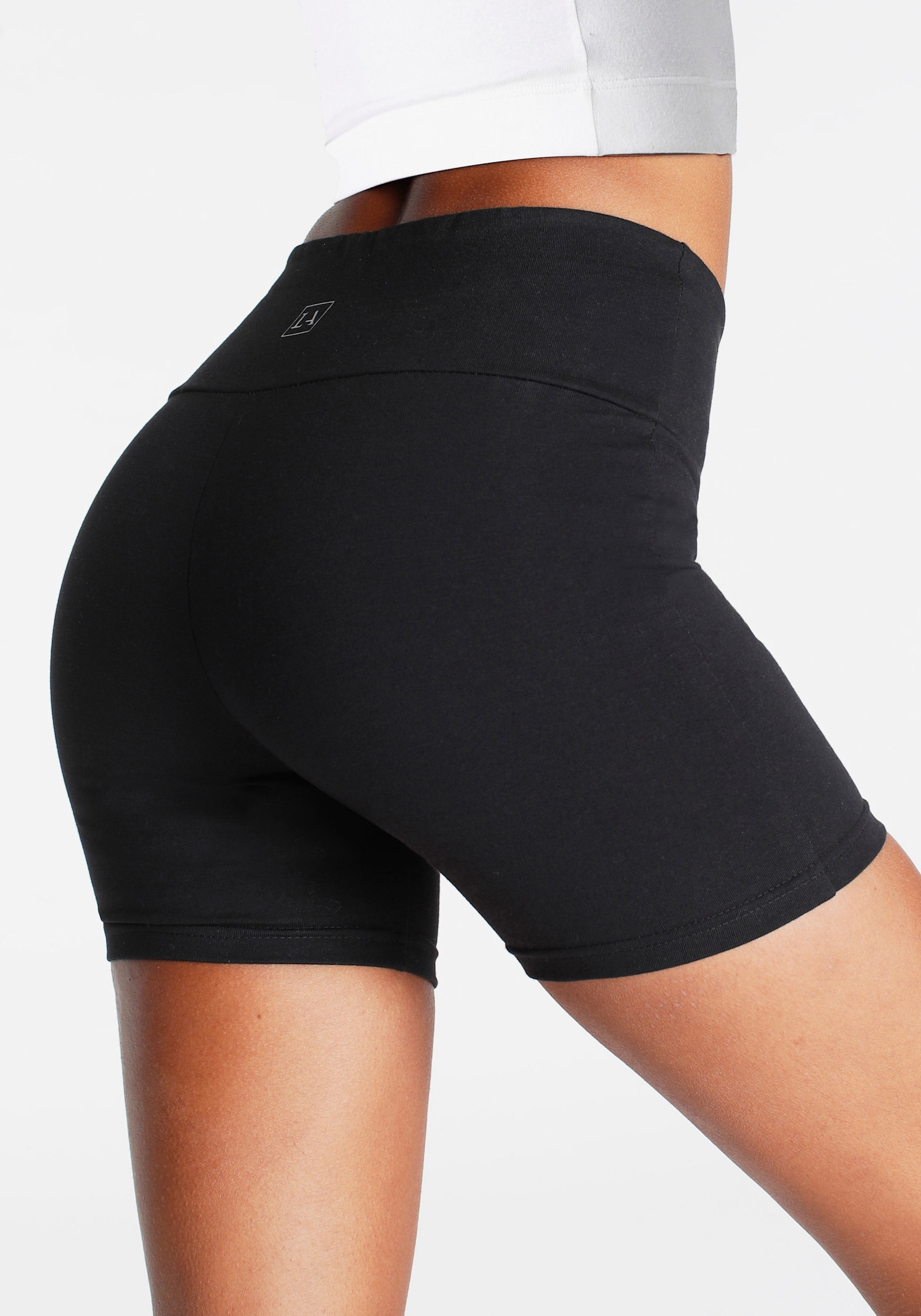 LASCANA Shorts - schwarz