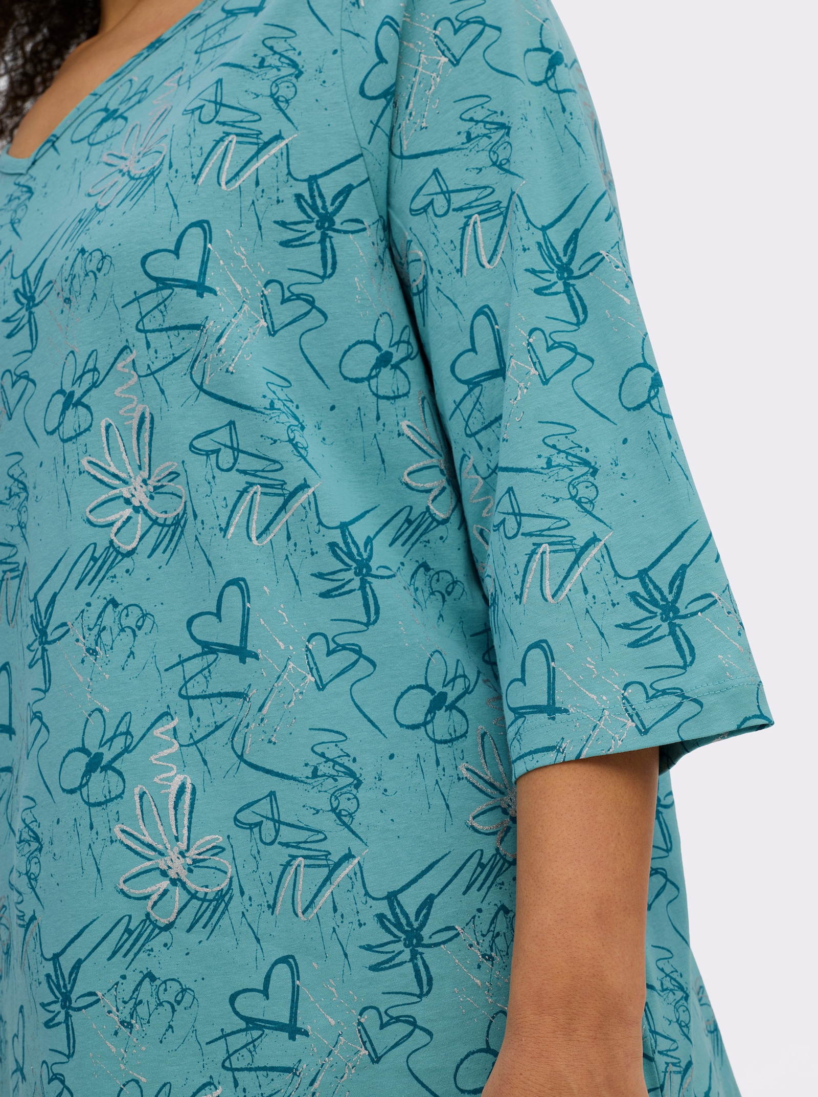 3/4-Arm-Shirt mit Herzen und Blüten verziert - ozean