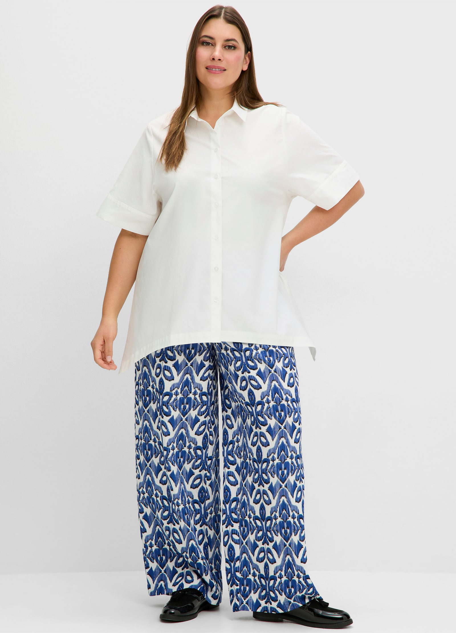 sheego Hemdbluse in weiter Form, mit Zipfelsaum - ecru