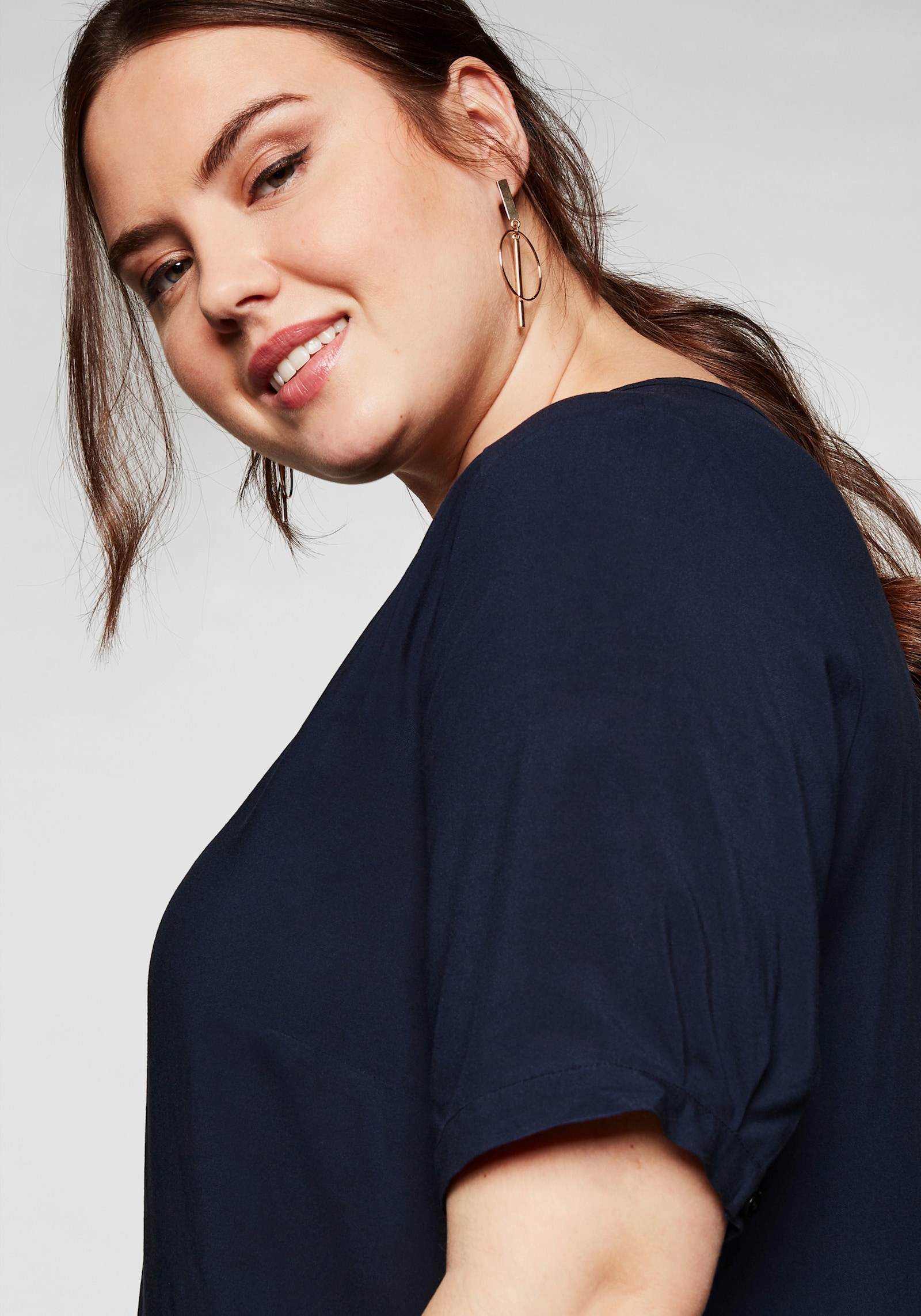 sheego Luftiges A-Linien-Kleid aus leichter Viskose - marine