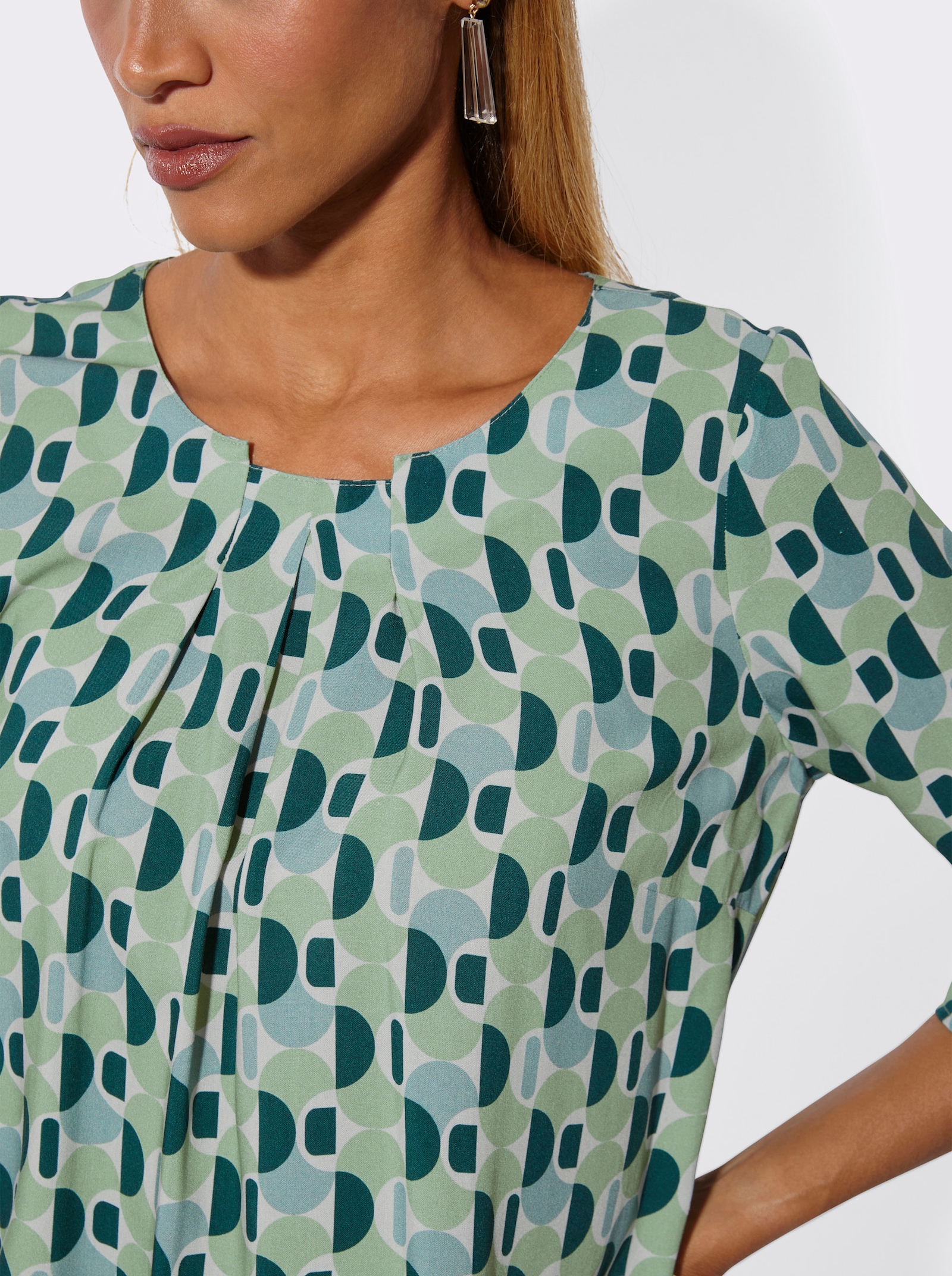 Druckbluse mit Seitenschlitzen - eucalyptus-jade-bedruckt