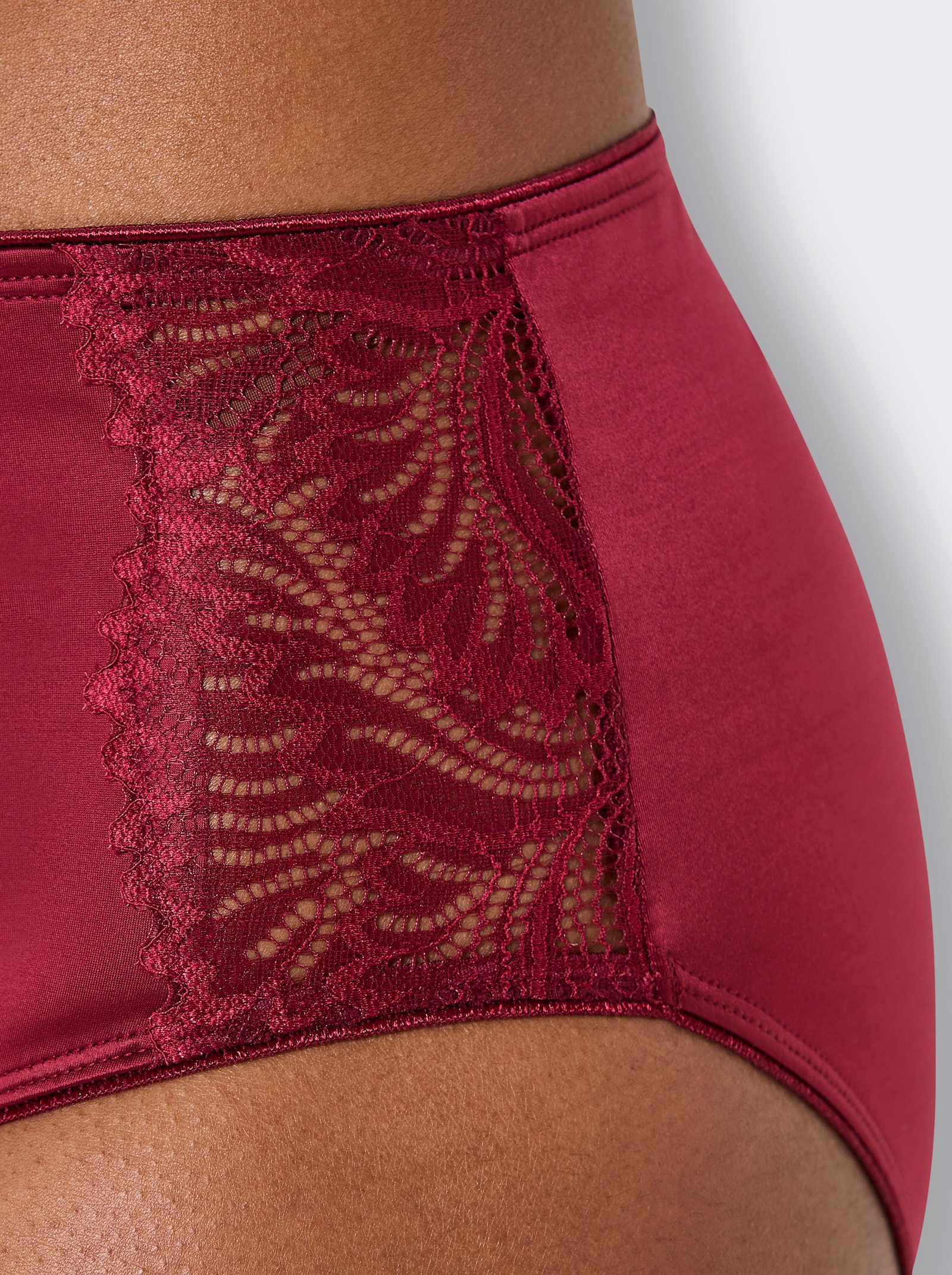 wäschepur Hüftslip mit seitlichem Spitzeneinsatz - bordeaux