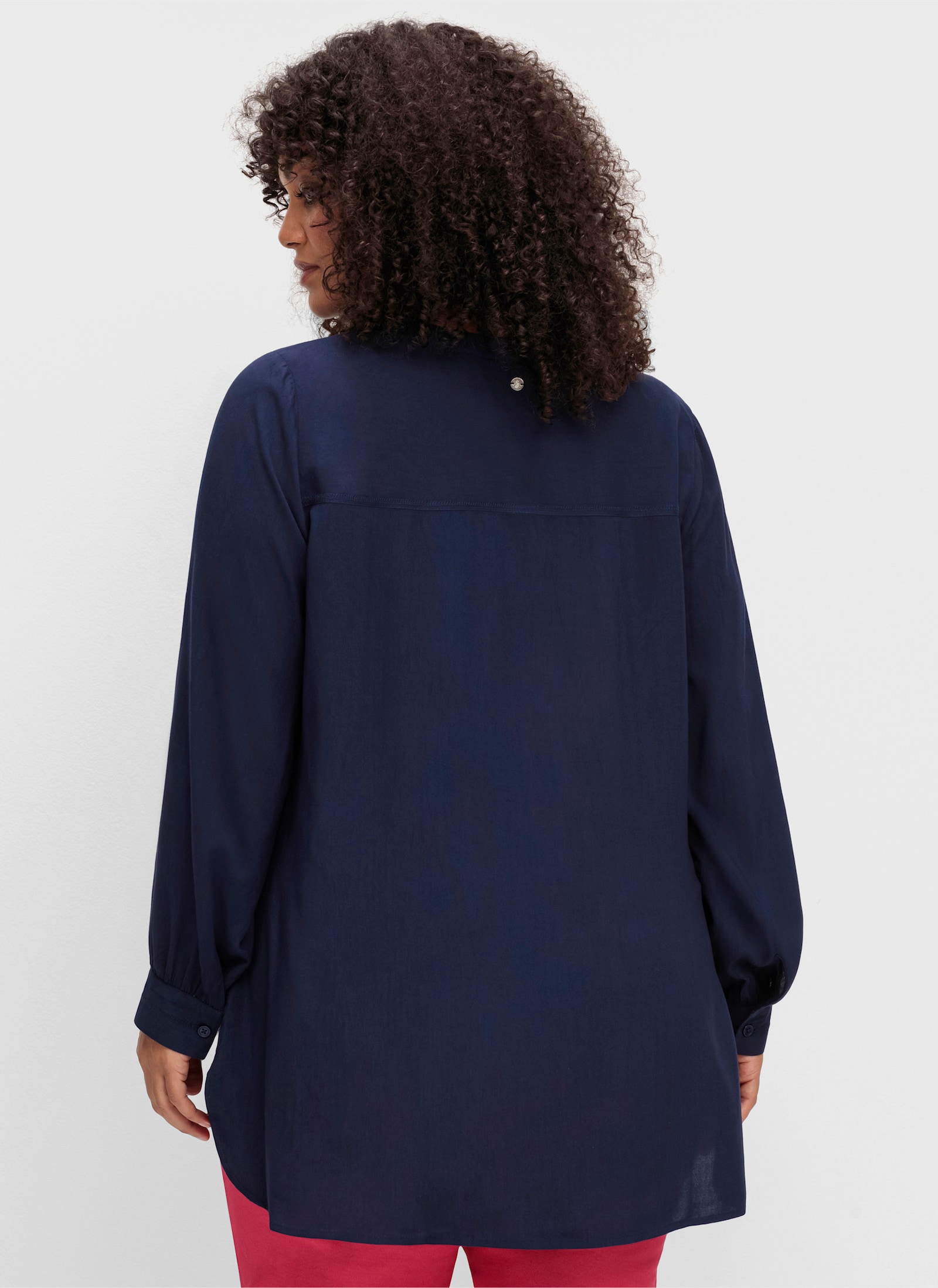 sheego Longbluse mit tonigen Stickereien - tiefblau