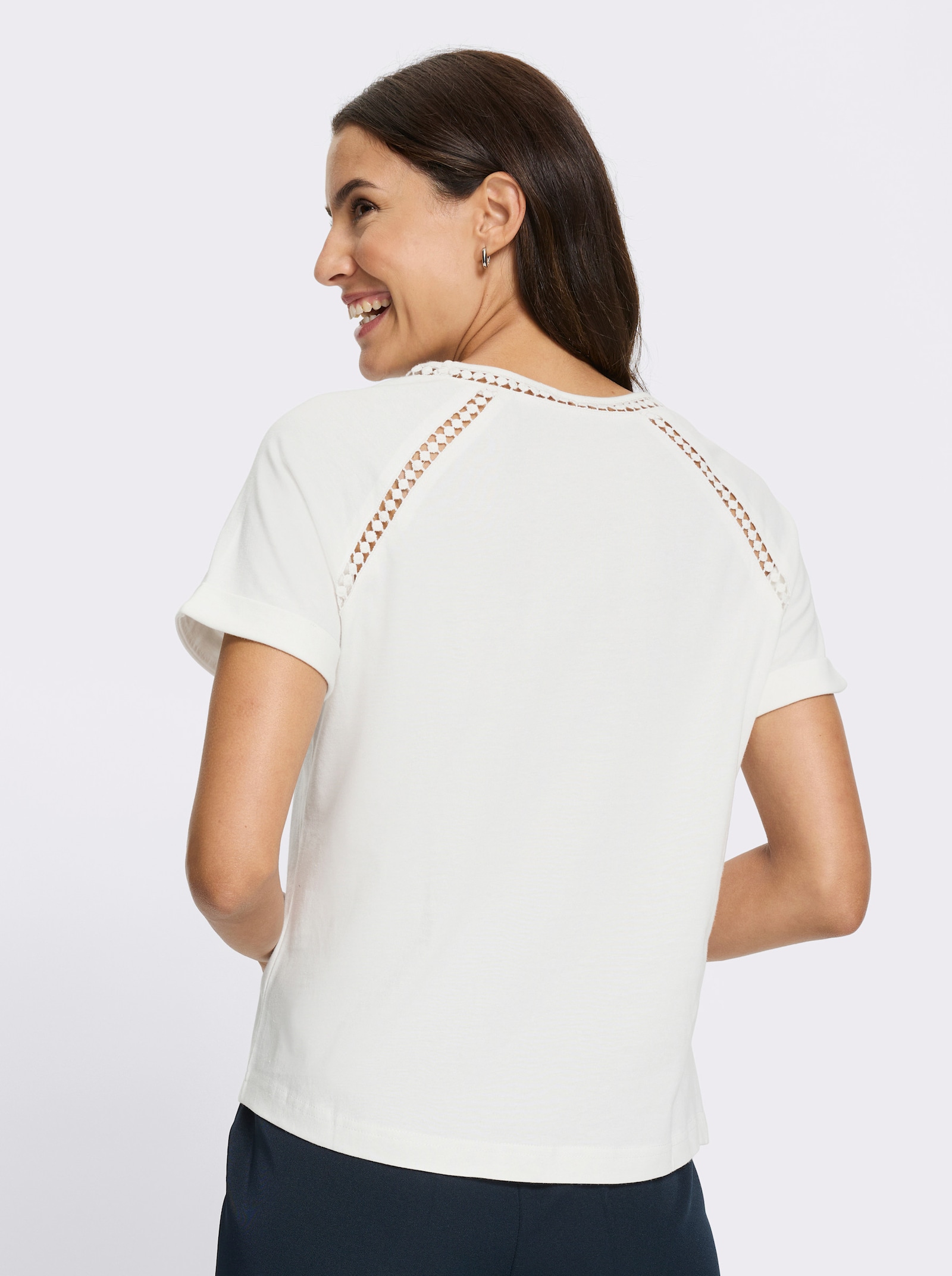 Rundhalsshirt mit Spitzenborte - ecru