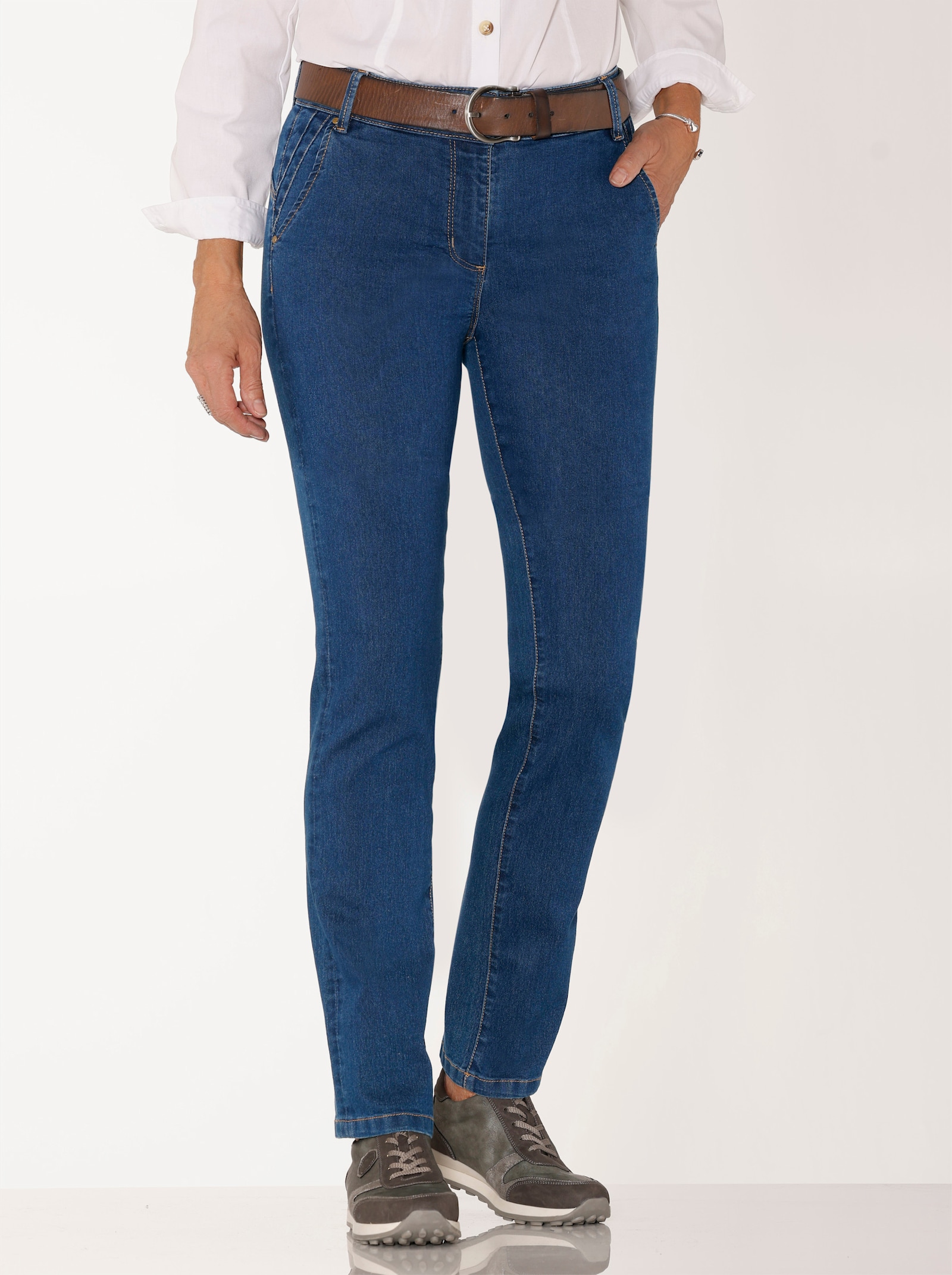 Jeans mit kontrastfarbigen Ziernähten - blue-stone-washed
