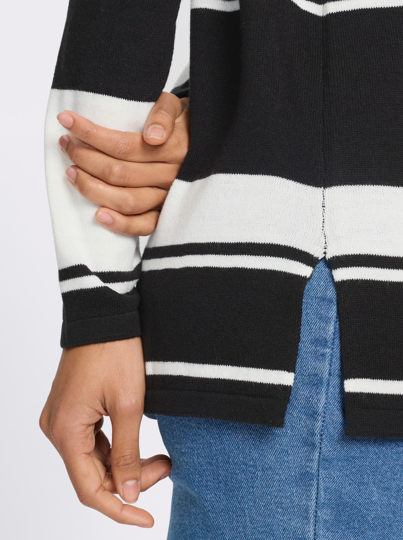 Longpullover mit Grafik-Muster - schwarz-weiß-gemustert