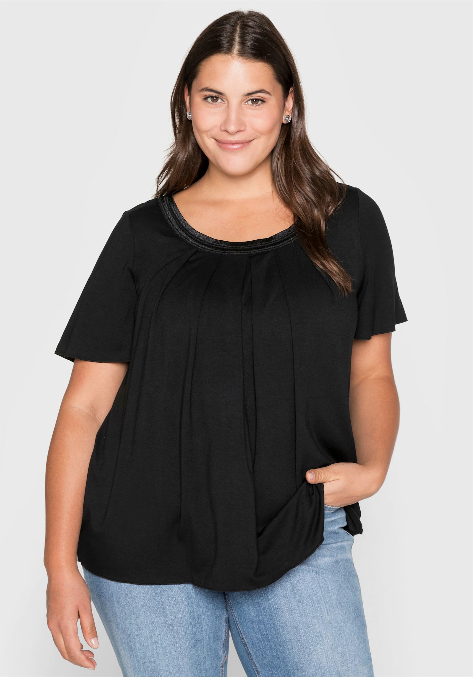 sheego Shirt mit Kellerfalte vorn - schwarz