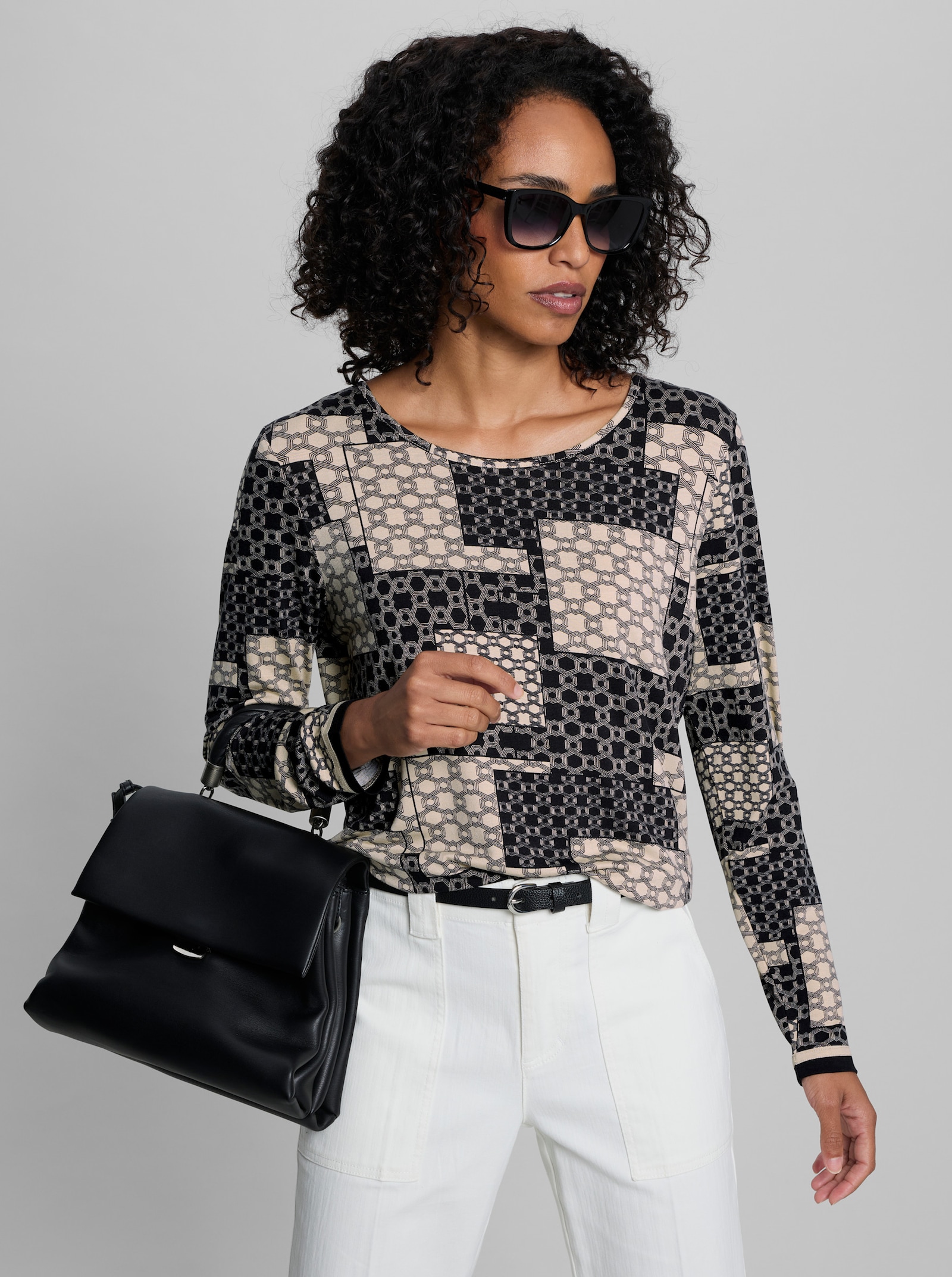 heine Langarmshirt mit Grafik-Print - sand-schwarz-bedruckt
