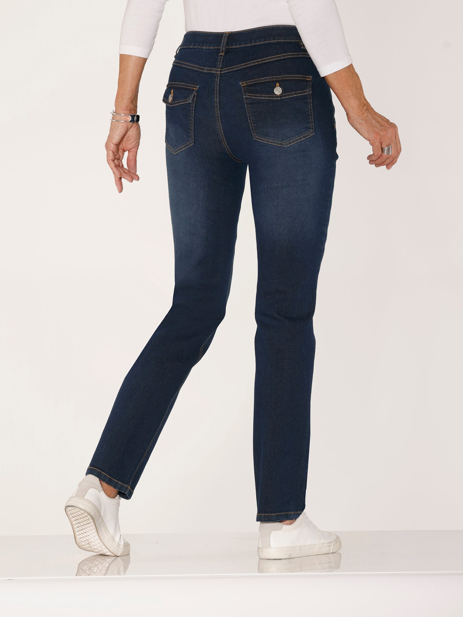 Jeans mit Pattentaschen hinten - dark blue