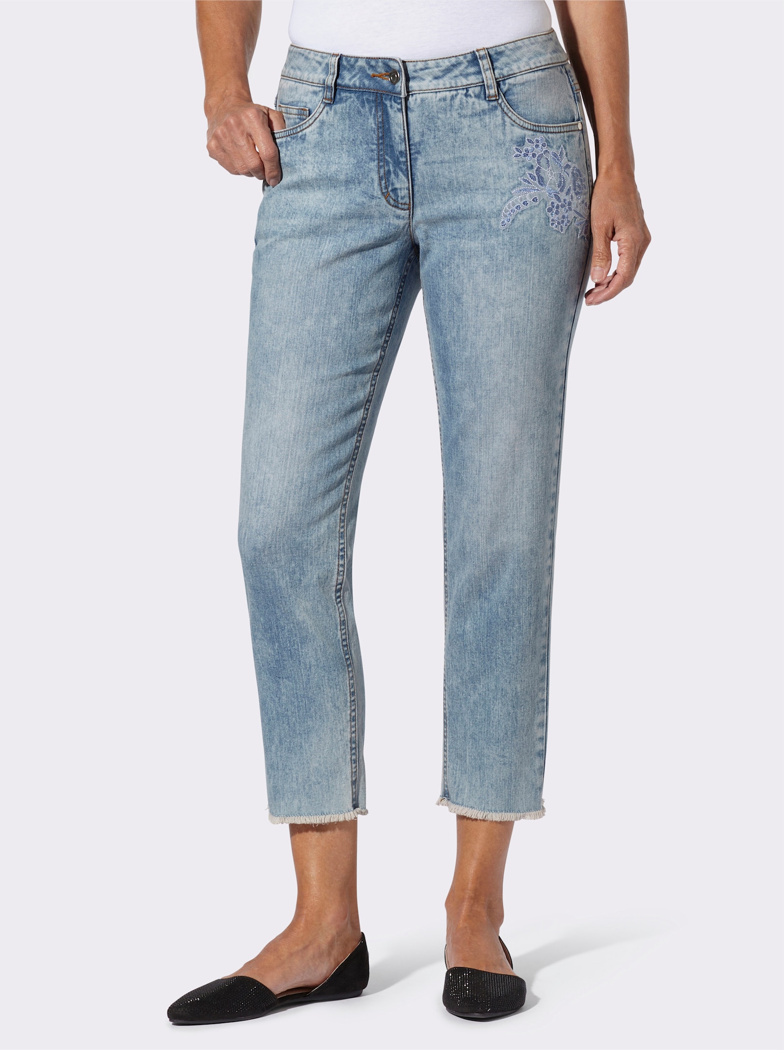 7/8-Jeans mit fransigen Kanten - blue-bleached