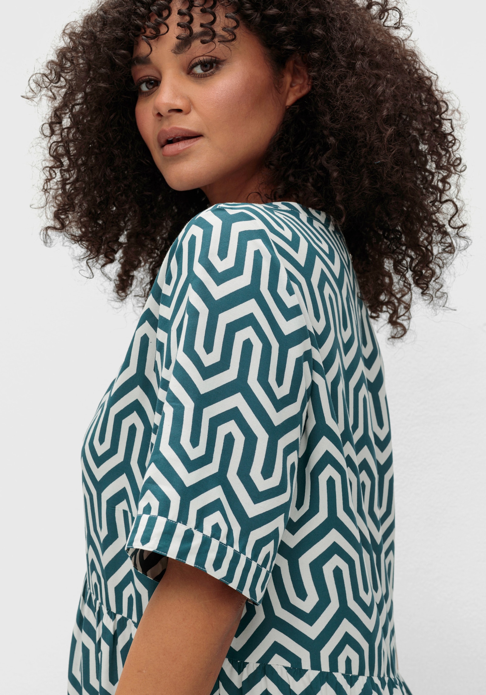 sheego Maxikleid mit grafischem Alloverprint - petrol-gemustert