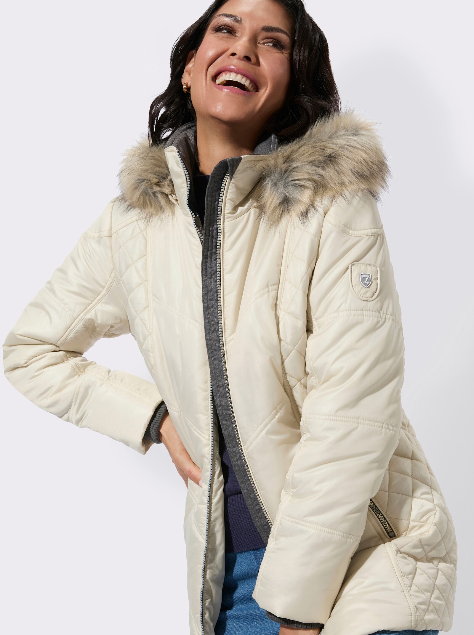 Steppjacke mit Kapuze mit Pelz-Imitat - sand