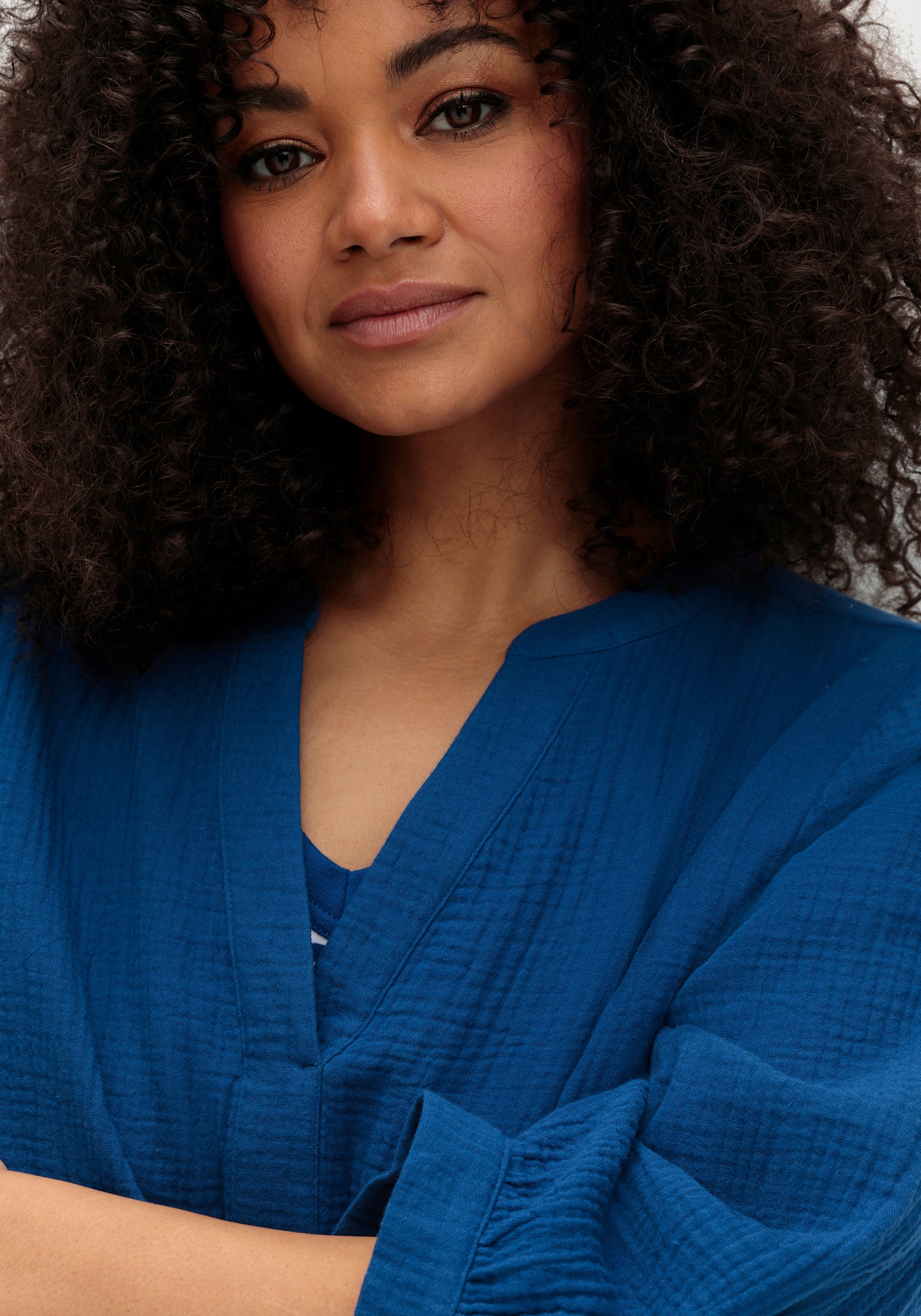 sheego Tunika aus Musselin, mit V-Schlitz - blaubeere