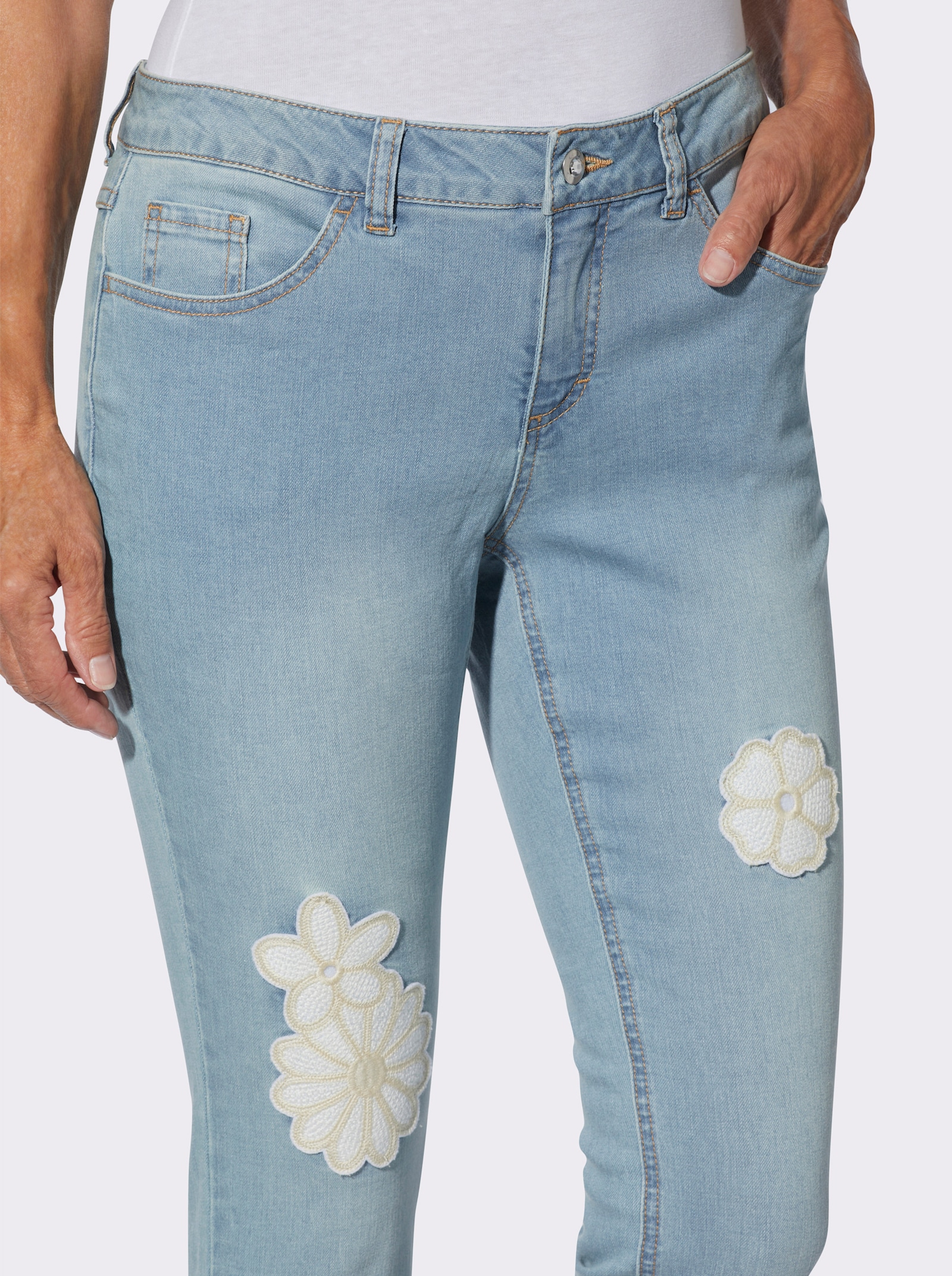 7/8-Jeans mit Blumen-Motiv vorne - blue-bleached