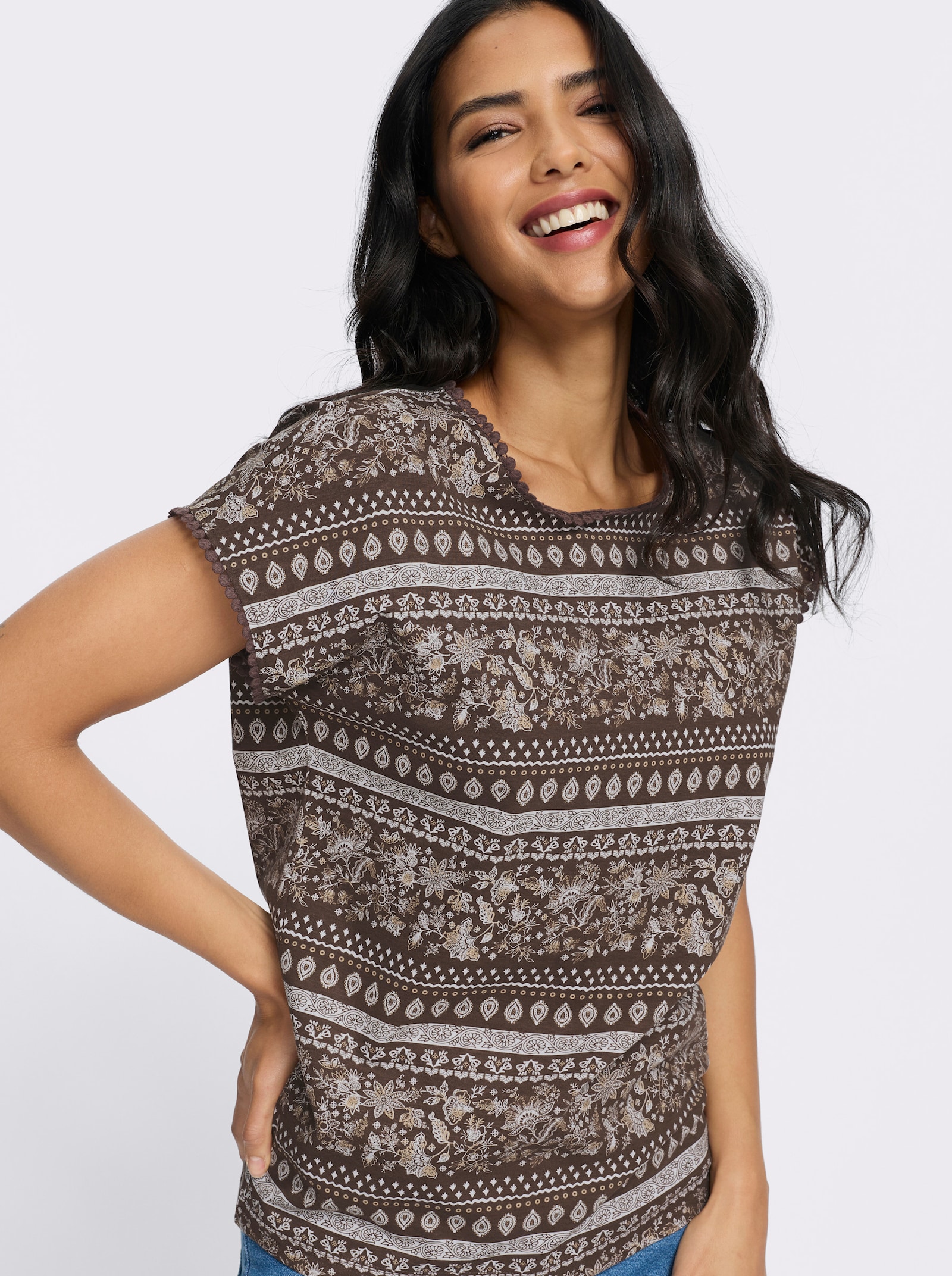 Kurzarmshirt mit überschnittenen Schultern - schoko-beige-bedruckt