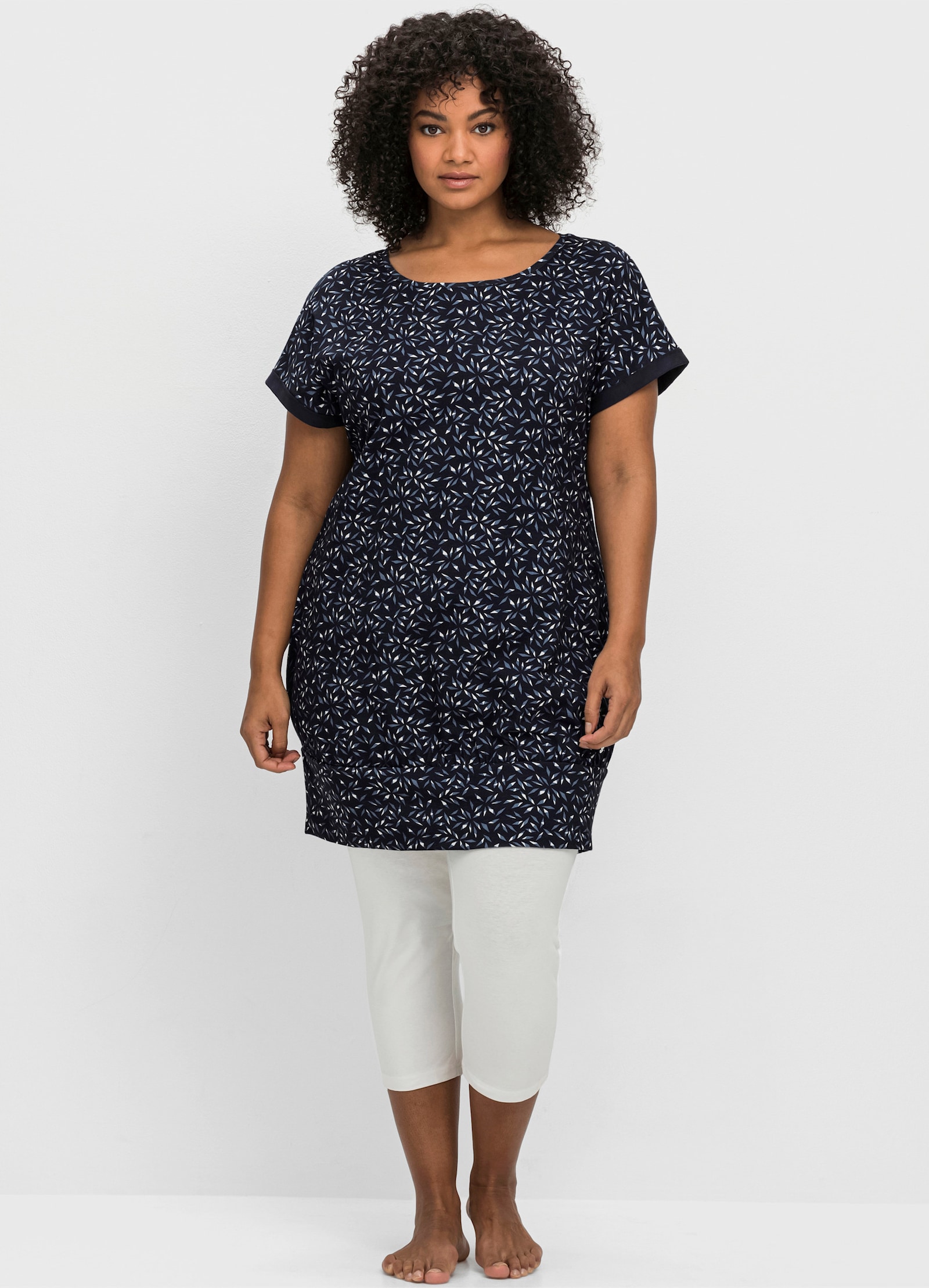 sheego Freizeitkleid mit Alloverdruck und breitem Saum - marine bedruckt